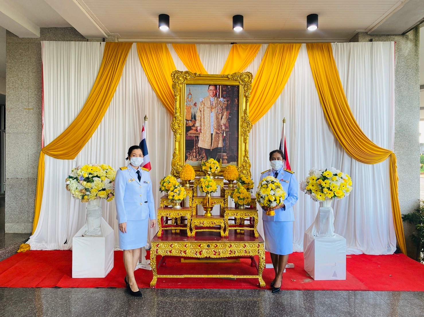 การประปาส่วนภูมิภาคสาขากระบี่ ร่วมพิธีวางพานพุ่มดอกไม้สดถวายราชสักการะ พระบาทสมเด็จพระบรมชนกาธิเบศร มหาภูมิพลอดุลยเดชมหาราช บรมนาถบพิตร เนื่องในวันพระบิดาแห่งฝนหลวง ประจำปี 2566