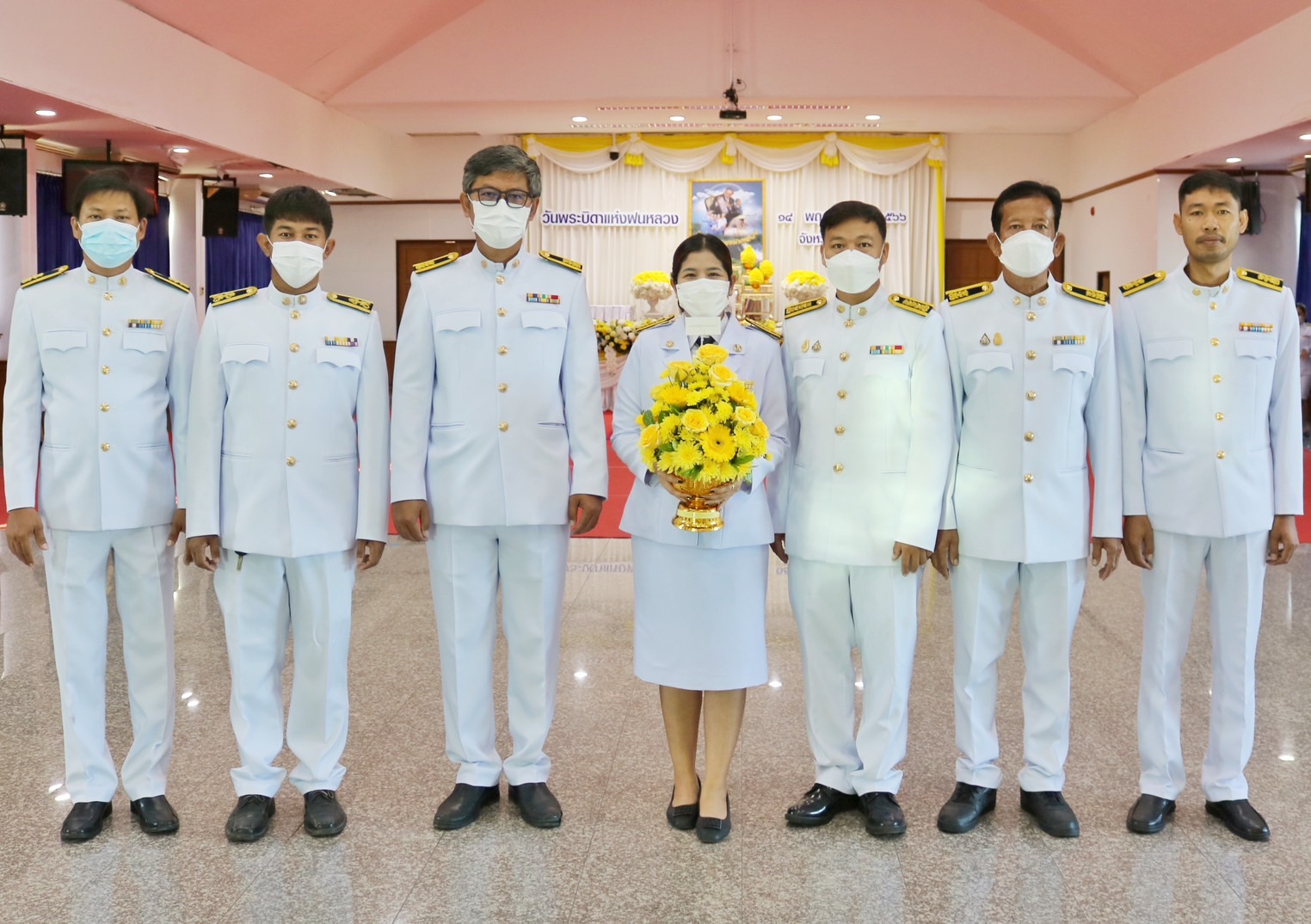กปภ.สาขาปทุมธานี เข้าร่วมพิธีวางพานพุ่มดอกไม้สดถวายราชสักการะ เนื่องในวันพระบิดาแห่งฝนหลวง ประจำปี 2566