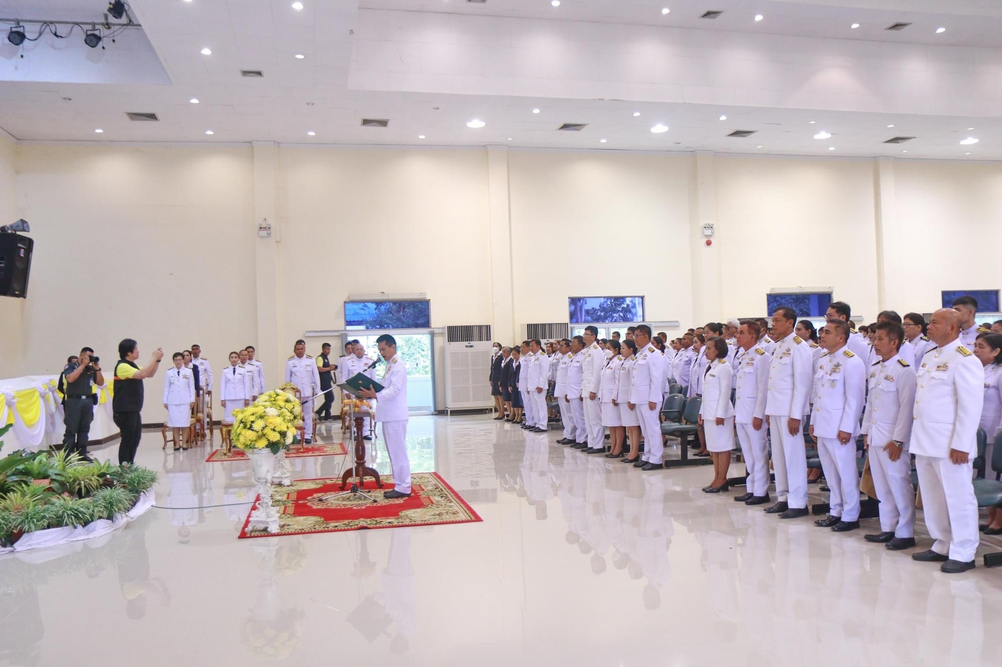 กปภ.สาขาชุมพร เข้าร่วมพิธีวางพานพุ่มดอกไม้สดถวายราชสักการะ เนื่องในวันพระบิดาแห่งฝนหลวง ประจำปี 2566