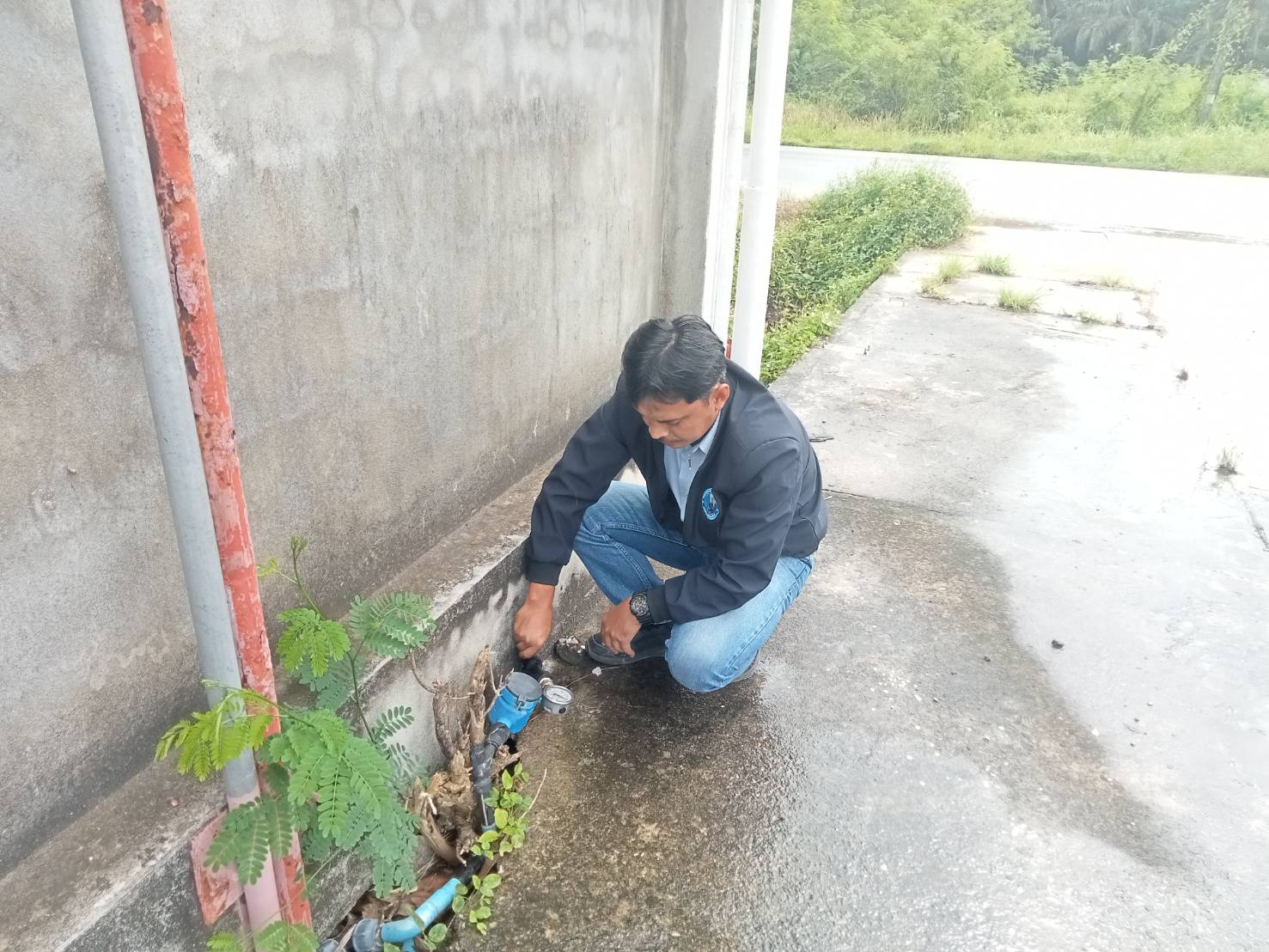 การประปาส่วนภูมิภาคสาขากระบี่ ดำเนินการตามแผนงานบริการและควบคุมน้ำสูญเสีย ตรวจสอบแรงดันน้ำ