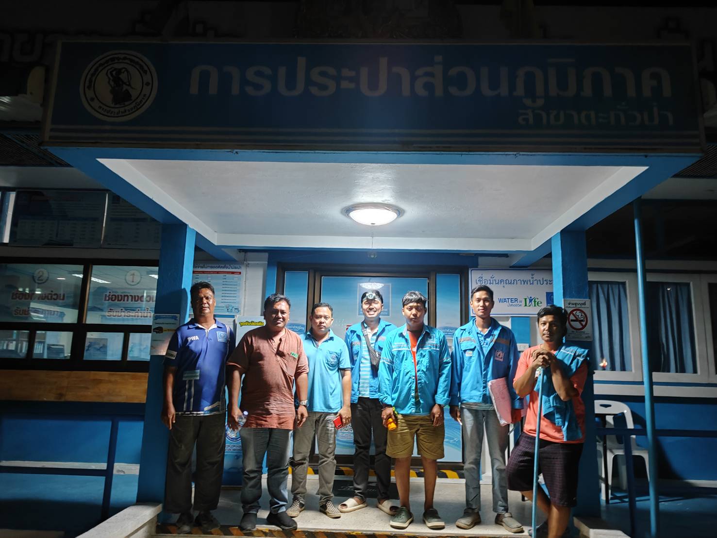 กปภ.สาขาตะกั่วป่า ดำเนินงานตามแผนบริหารจัดการน้ำสูญเสียเชิงรุก ทำ Step Test ลงพื้นที่เดินเท้าหาท่อแตกรั่ว พร้อมซ่อมปิดจุด เพื่อลดการเกิดน้ำสูญเสีย