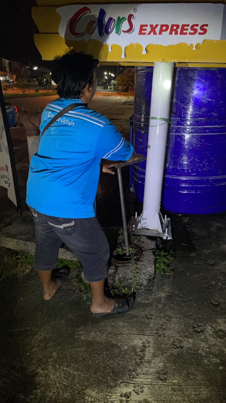 การประปาส่วนภูมิภาค ลงพื้นที่สำรวจ หาท่อแตกท่อรั่ว บริเวณพื้นที่ DMA07