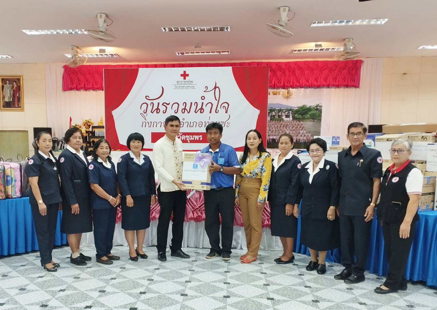 การประปาส่วนภูมิภาคสาขาท่าแซะ ร่วมสนับสนุนของรางวัล เพื่อใช้ในการออกร้านกาชาดจังหวัดชุมพร ประจำปี 2566