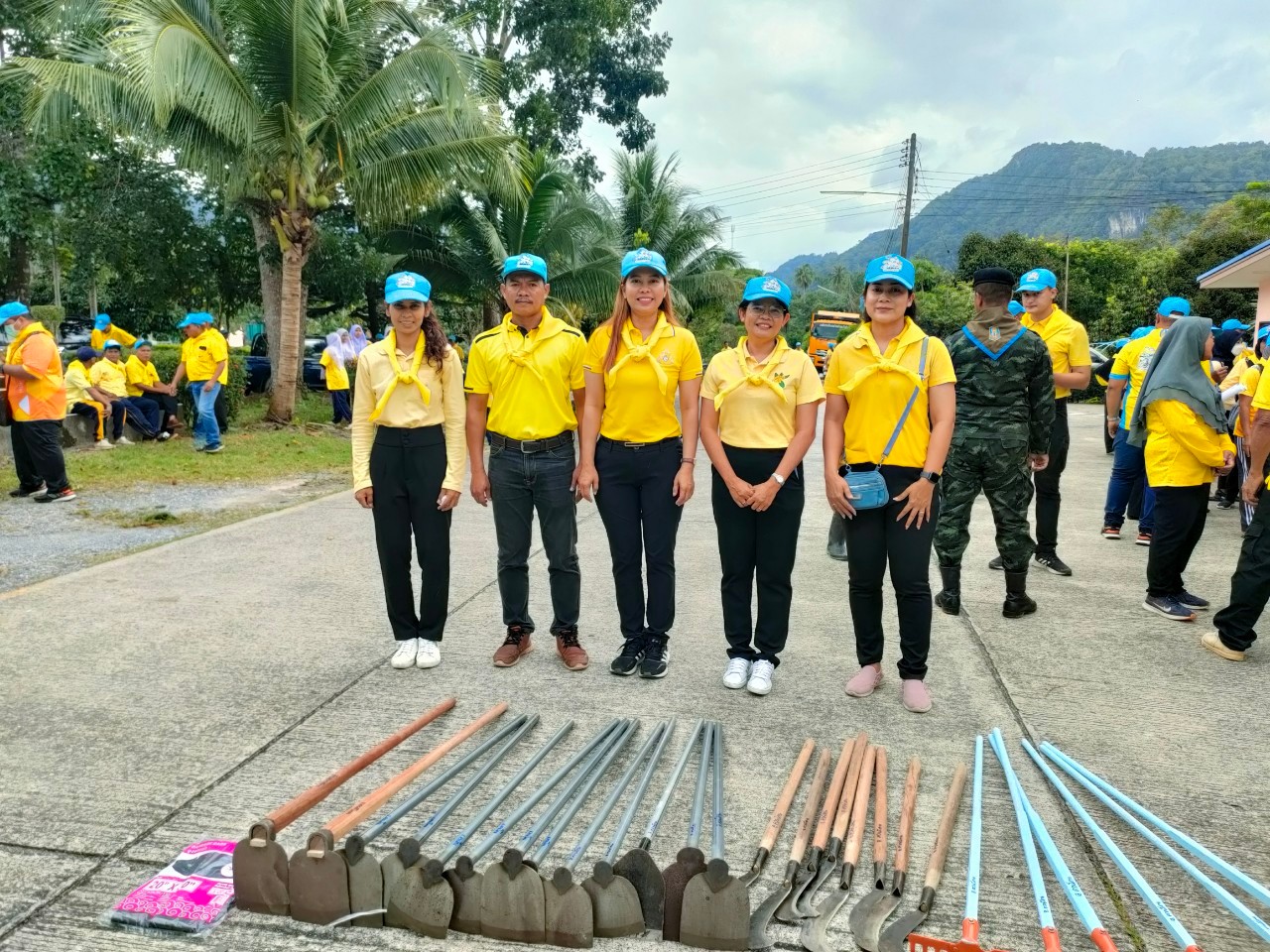 การประปาส่วนภูมิภาคสาขาสตูล ร่วมกิจกรรมจิตอาสาพัฒนา เนื่องในวันคล้ายวันพระบรมราชสมภพ พระบาทสมเด็จพระบรมชนกาธิเบศร มหาภูมิพลอดุลยเดชมหาราช บรมนาถบพิตร วันชาติไทย วันพ่อแห่งชาติ และวันดินโลก (5 ธันวาคม 2566 )