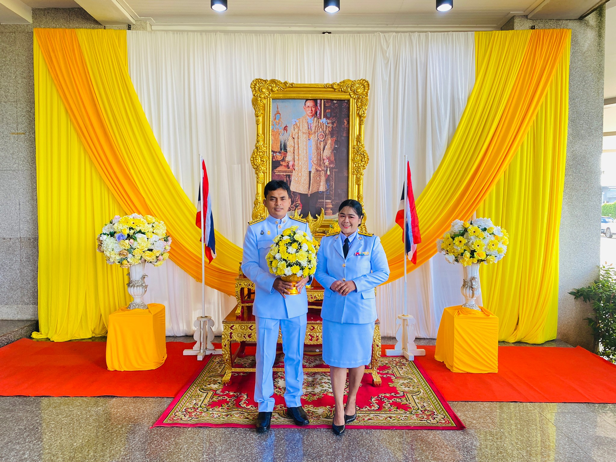 การประปาส่วนภูมิภาคสาขากระบี่ ร่วมพิธีถวายพานพุ่มดอกไม้ เนื่องในวันคล้ายวันพระบรมราชสมภพของ พระบาทสมเด็จพระบรมชนกาธิเบศร มหาภูมิพลอดุลยเดชมหาราช บรมนาถบพิตร วันชาติและวันพ่อแห่งชาติ 5 ธันวาคม