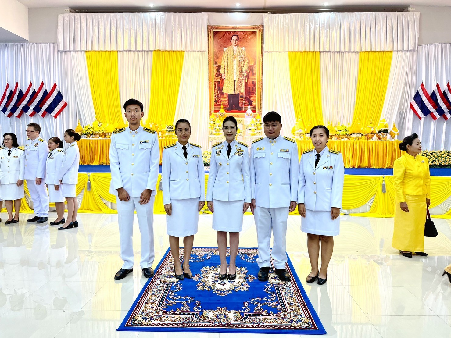 กปภ.สาขาบางปะกง ร่วมพิธีวางพานพุ่มฯ ในวันคล้ายวันพระบรมราชสมภพ ร.9