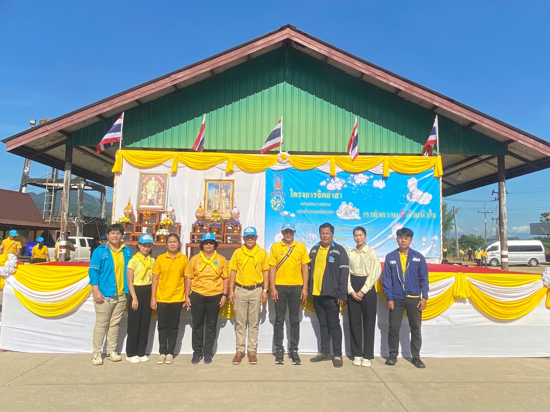 กปภ.สาขาขลุง เข้าร่วมกิจกรรมจิตอาสาเนื่องในวันคล้ายวันพระบรมราชสมภพ พระบาทสมเด็จพระบรมชนกาธิเบศรมหาภูมิพลอดุลยเดชมหาราช บรมนาถบพิตร วันชาติ และวันพ่อแห่งชาติ (พัฒนาฟื้นฟูและแก้ไขปัญหาคลองเวฬุ kick off ระยะที่ 1) พร้อมมอบน้ำดื่มตราสัญลักษณ์ กปภ. จำนวน 480 ขวด