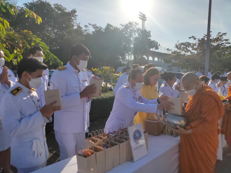 กปภ.สาขาพระนครศรีอยุธยา(พ) ร่วมกิจกรรมเนื่องในวันคล้ายพระบรมราชสมภพพระบาทสมเด็จพระบรมชนกาธิเบศร มหาภูมิพลอดุลยเดชมหาราช บรมนาถบพิตร วันชาติ และวันพ่อแห่งชาติ 5 ธันวาคม 2566 พร้อมสนับสนุนน้ำดื่มบรรจุขวดตราสัญลักษณ์ กปภ. จำนวน 500 ขวด ให้บริการแก่ผู้ร่วมงาน