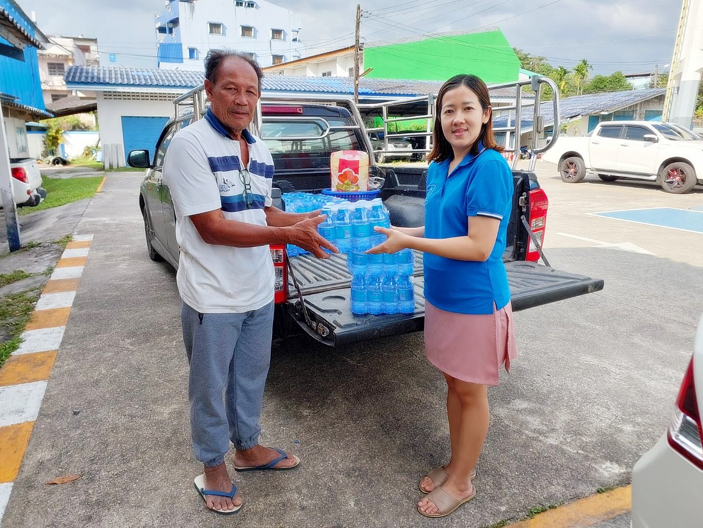 กปภ.สาขาระนอง ร่วมสนับสนุนน้ำดื่มบรรจุขวด งานวิถีแร่ วิถีคนชุมชนหาดส้มแป้น