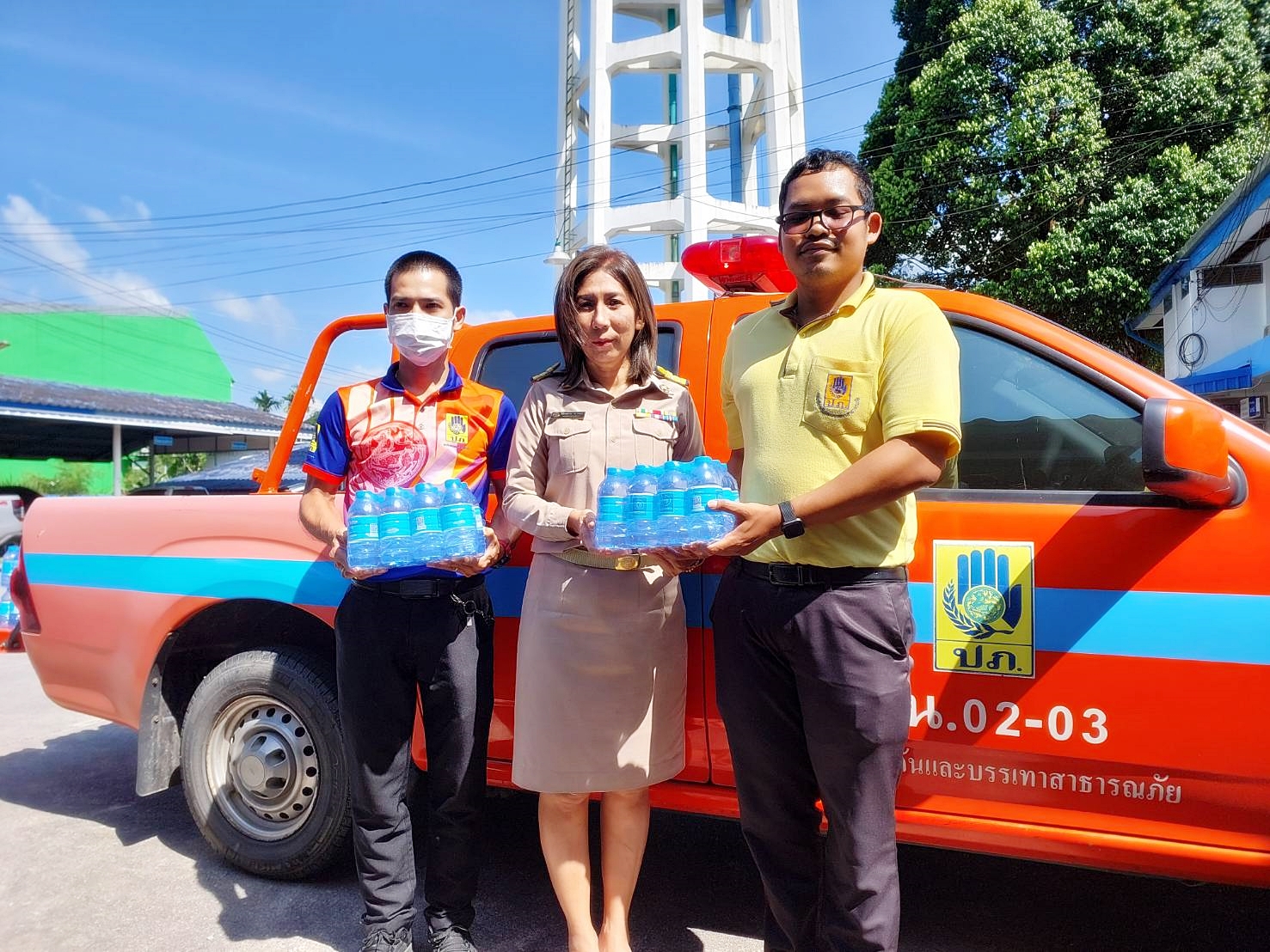 กปภ.สาขาระนอง สนับสนุนน้ำดื่มประจำจุดตรวจและให้บริการประชาชนในช่วงเทศกาลปีใหม่ 2567