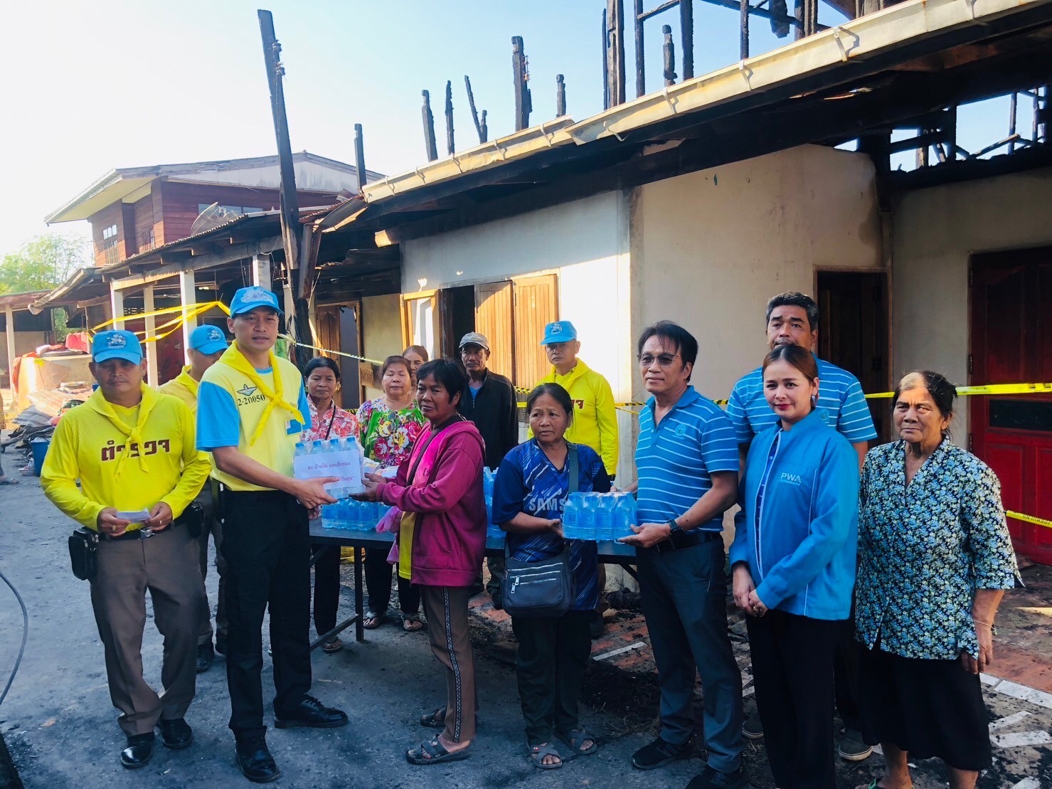 การประปาส่วนภูมิภาคสาขาบ้านไผ่ ร่วมกับสถานีตำรวจภูธรบ้านไผ่ เข้าบรรเทาทุกข์ประชาชนที่ได้รับผลกระทบเดือดร้อนจากเหตุเพลิงไหม้