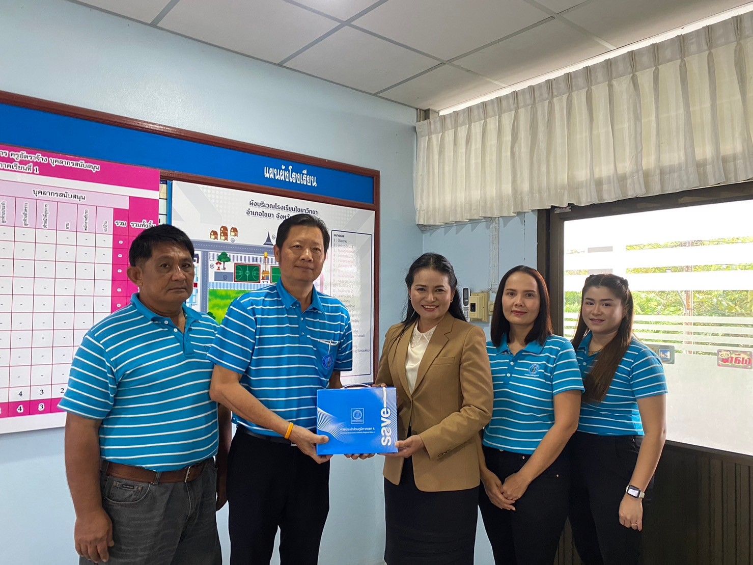 การประปาส่วนภูมิภาคสาขาไชยา ลงพื้นที่ พบปะพูดคุยกับผู้ใช้น้ำรายใหญ่ ภายใต้กิจกรรมมุ่งมั่นเพื่อปวงชน เติมใจให้กัน ในพื้นที่ อำเภอ ไชยา จำนวน 3 ราย พร้อมมอบของที่ระลึกสวัสดีปีใหม่