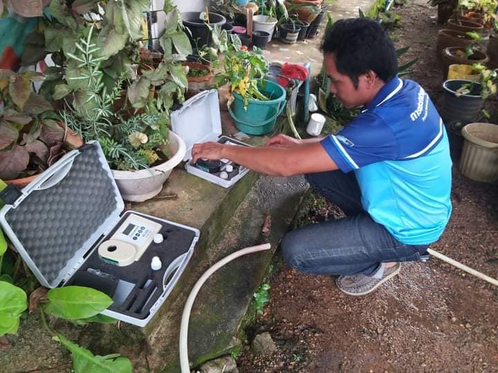 การประปาส่วนภูมิภาคสาขาอ่าวลึก ออกพื้นที่ตรวจสอบคุณภาพน้ำประปา ตรวจวัดค่าคลอรีน ค่าความขุ่นในน้ำประปา