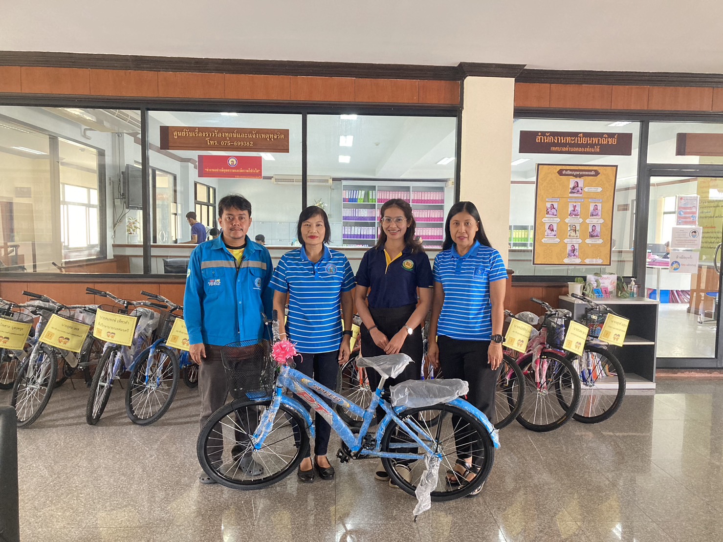 การประปาส่วนภูมิภาคสาขาคลองท่อมมอบรถจักรยานเพื่อสนับสนุนของขวัญวันเด็กสำหรับจัดงานวันเด็กแห่งชาติ ประจำปี 2567