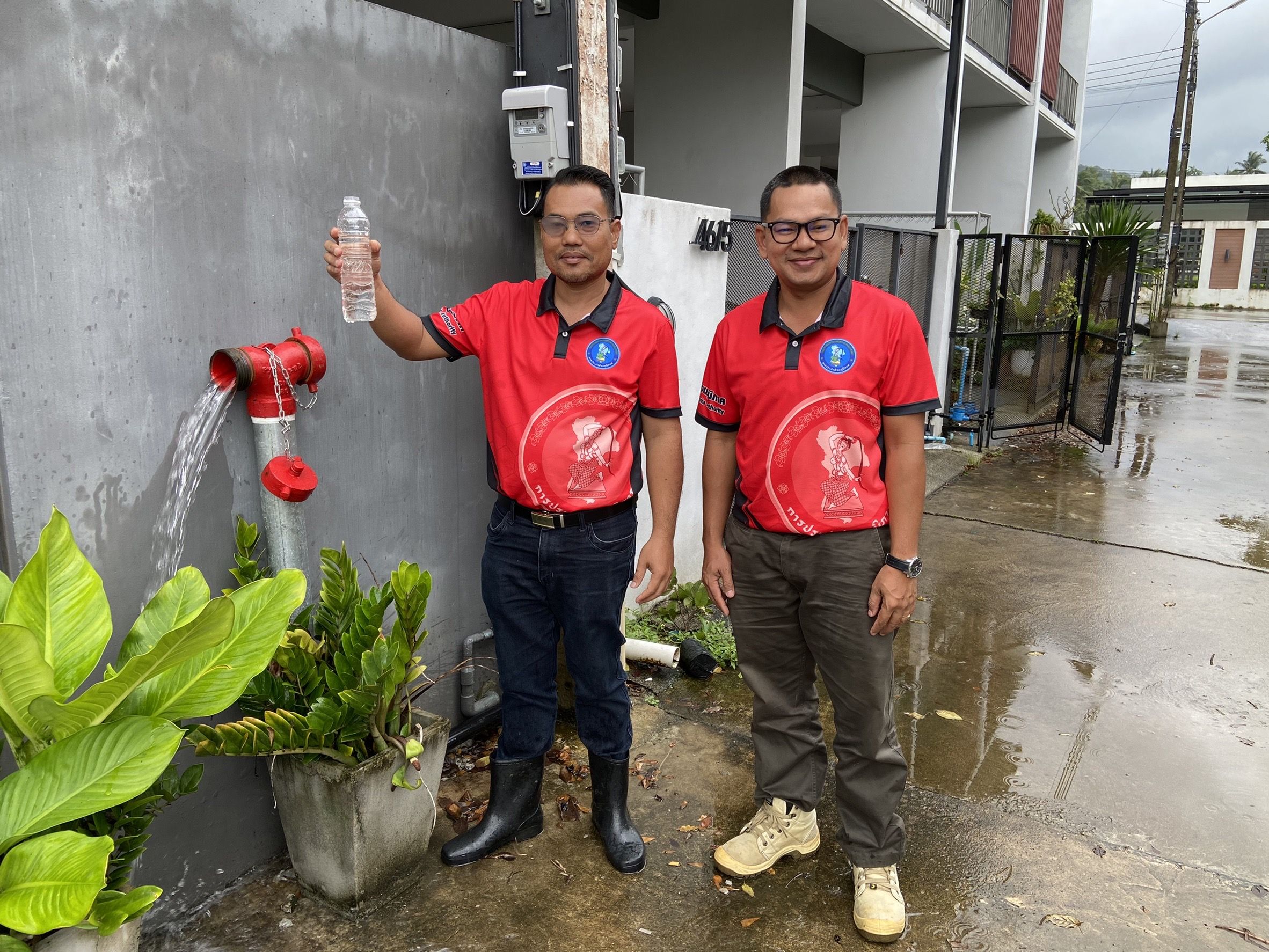 กปภ.สาขาสงขลา ลงพื้นที่ระบายตะกอนในเส้นท่อบริเวณ หมู่ที่ 2 และหมู่ที่ 3 ต.พะวง อ.เมือง จ.สงขลา เพื่อลดและป้องกันปัญหา ข้อร้องเรียนเรื่องคุณภาพน้ำ