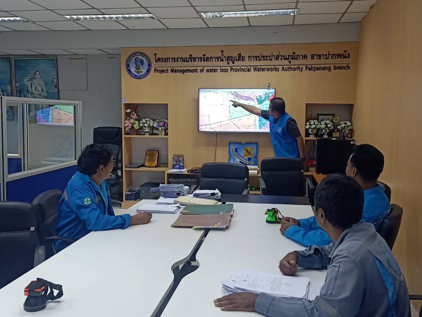 กปภ.สาขาปากพนัง ลงพื้นที่เดินสำรวจหาท่อแตก/ท่อรั่ว จากการทำ step test ตามแผนลดน้ำสูญเสีย บริเวณพื้นที่ถนนวารีสวัสดิ์ และถนนสระแก้ว ต.ปากพนังฝั่งตะวันตก อ.ปากพนัง จ.นครศรีธรรมราช