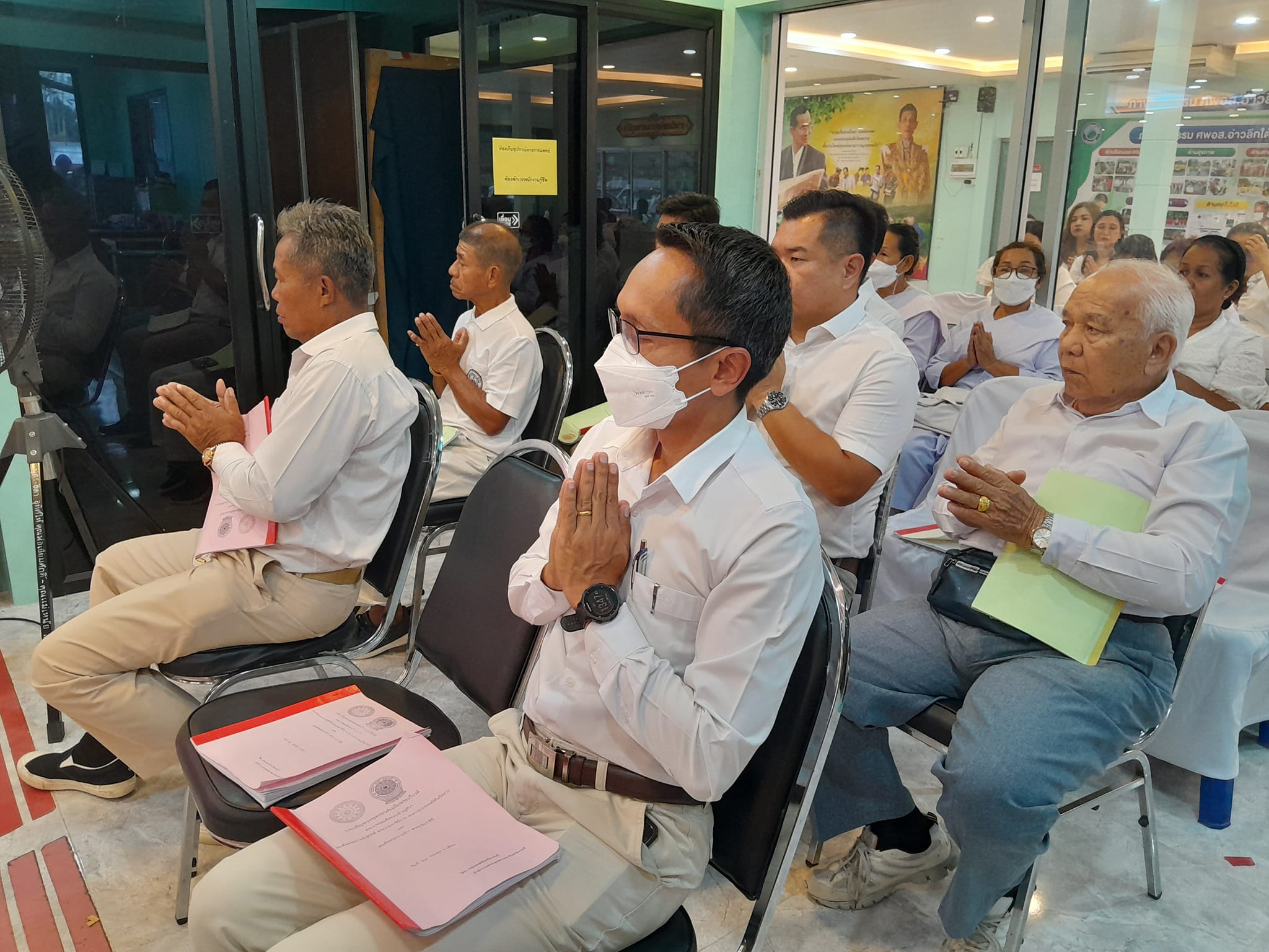 การประปาส่วนภูมิสาขาอ่าวลึก เข้าร่วมพิธีเจริญพระพุทธมนต์เฉลิมพระเกียรติพระบาทสมเด็จพระเจ้าอยู่หัว สมเด็จพระนางเจ้าสิริกิตติ์ พระบรมราชินีนาถ พระบรมราชชนนีพันปีหลวง และสมเด็จพระนางเจ้าฯ พระบรมราชินี