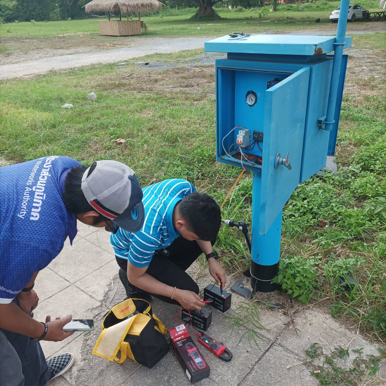กปภ.สาขาเกาะสมุย เร่งดำเนินการตรวจสอบและซ่อมแซมอุปกรณ์ภายในตู้ DISTRICT METERING AREA DESIGN (DMA) และมีการ ON THE JOB TRAINING ให้กับพนักงานที่บรรจุใหม่