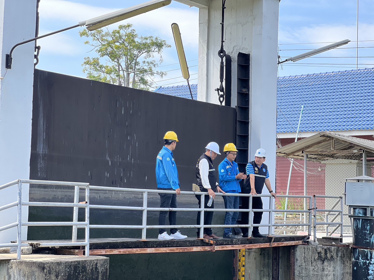 กปภ.สาขาสมุทรสงคราม เตรียมความพร้อมในการดูแลและให้บริการน้ำประปาแก่ประชาชนในช่วงวันหยุดยาว