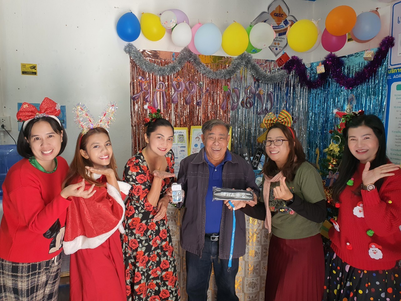 การประปาส่วนภูมิภาคสาขาปักธงชัย จัดกิจกรรมเชิญชวนลูกค้าร่วมสนุกกับแคมเปญ เลือก - กด - ชำระ ค่าน้ำประปาออนไลน์ผ่าน Line OA:@pwathailand หรือแอพพลิเคชั่น PWA Plus Life+