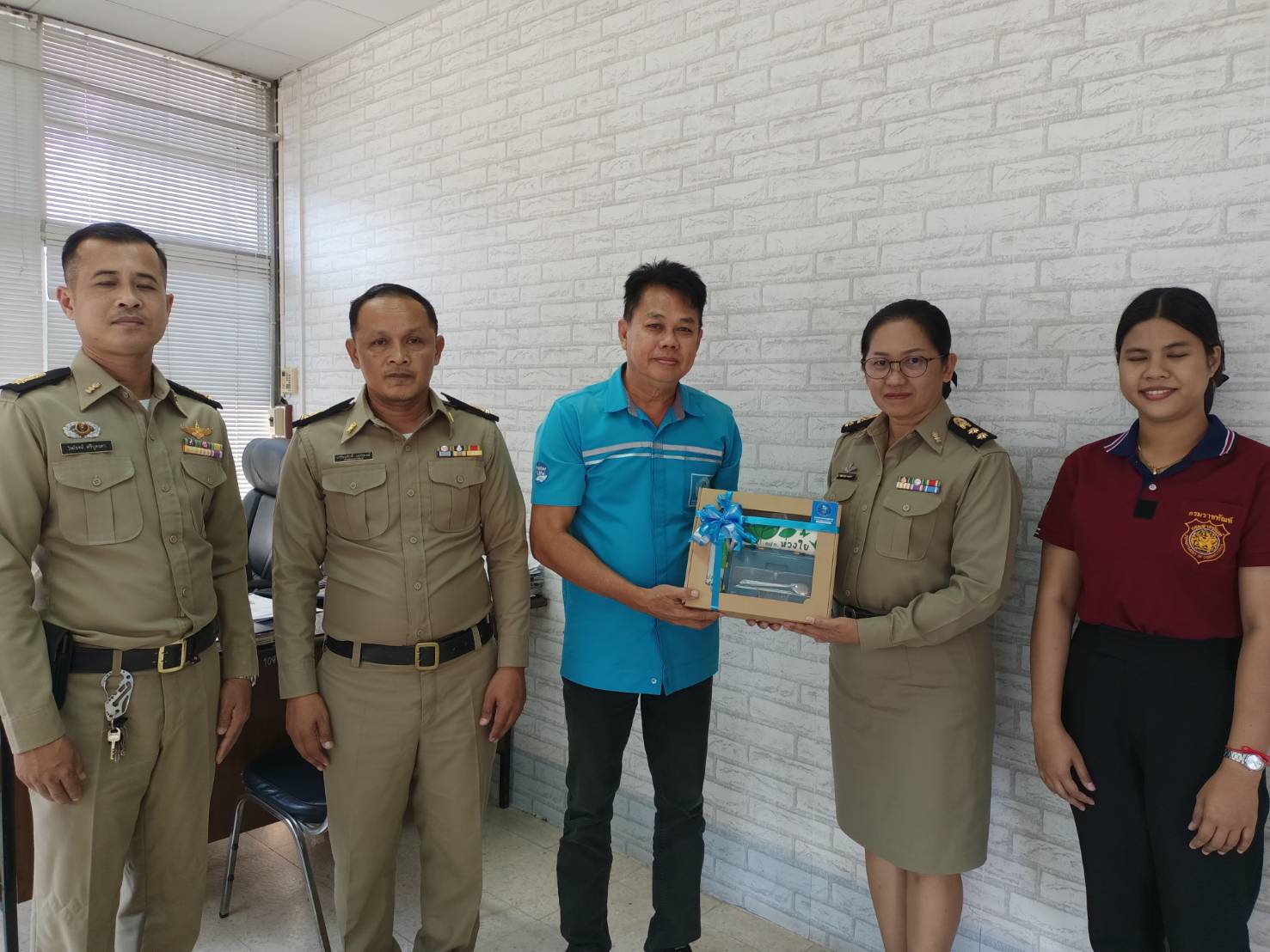 เรือนจำกลางกำแพงเพชร ชวน กปภ.สาขากำแพงเพชร ส่งต่อพลังใจอุดหนุนผลิตภัณฑ์ฝีมือผู้ต้องขัง ส่งมอบเป็นของขวัญให้คนพิเศษช่วงปีใหม่