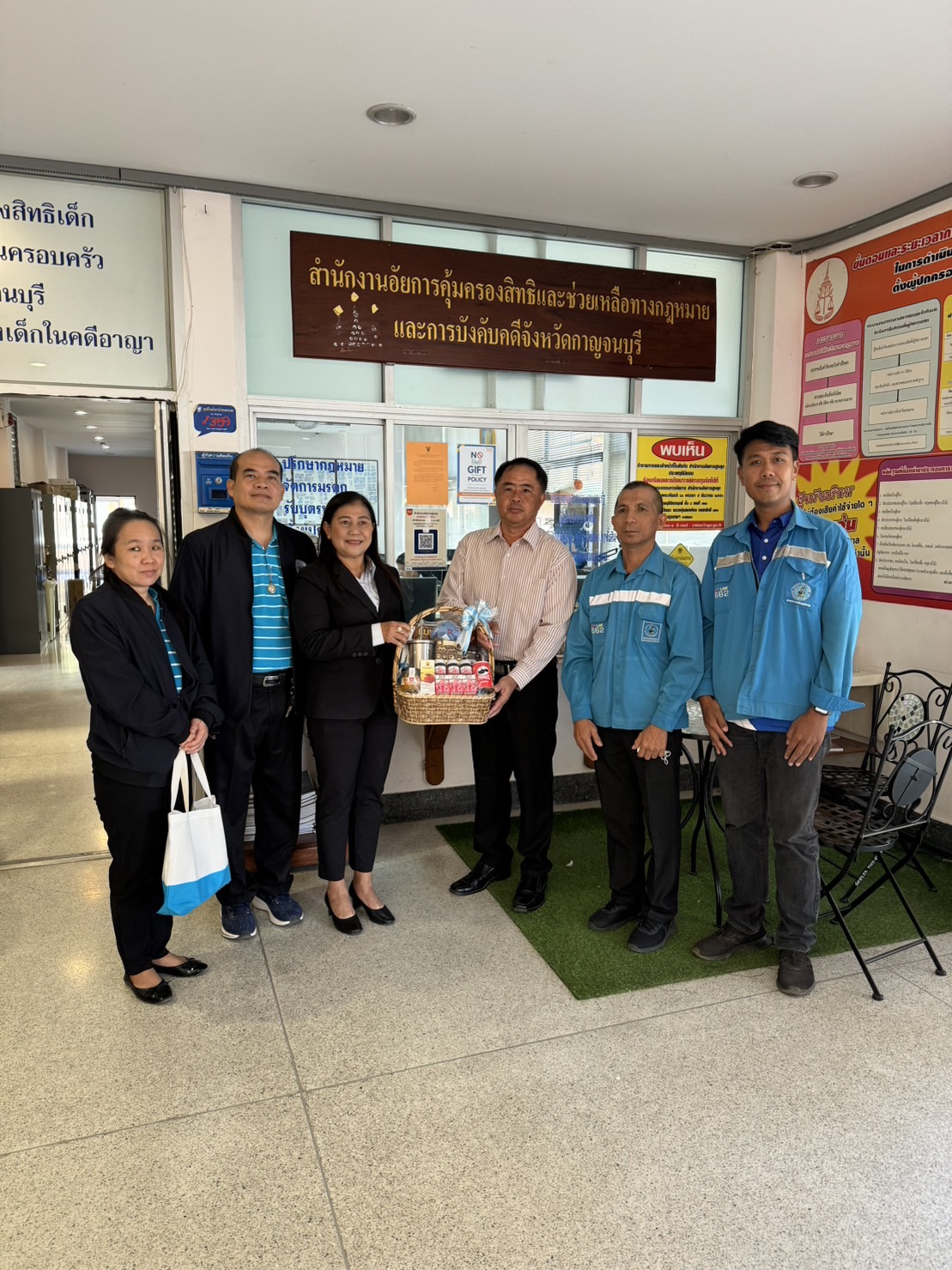 กปภ.สาขาอ้อมน้อย ร่วมสวัสดีปีใหม่ ณ สำนักงานอัยการจังหวัดกาญจนบุรี