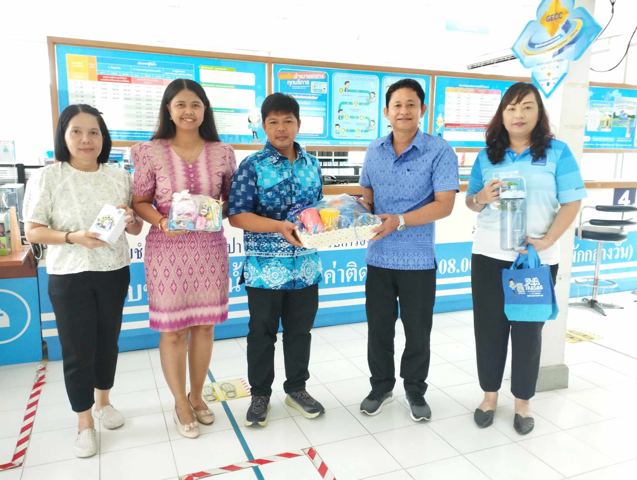 การประปาส่วนภูมิภาคสาขาท่าแซะ ร่วมสนับสนุนของขวัญ และของรางวัล ให้กับสำนักงานเทศบาลตำบลเนินสันติ อำเภอท่าแซะ จังหวัดชุมพร