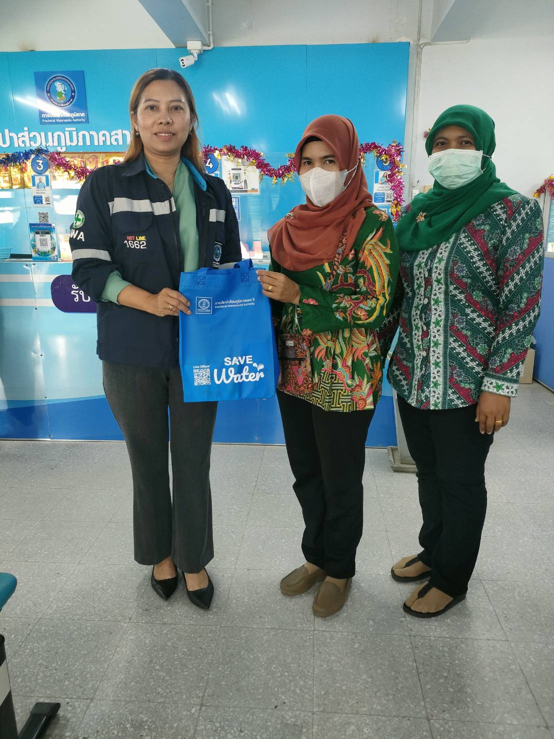 การประปาส่วนภูมิภาคสาขาสตูล ร่วมสนับสนุนของขวัญ/ของรางวัล และน้ำดื่มบรรจุขวาดตราสัญลักษณ์ กปภ. เนื่องในกิจกรรมงานวันเด็กแห่งชาติ ประจำปี 2567