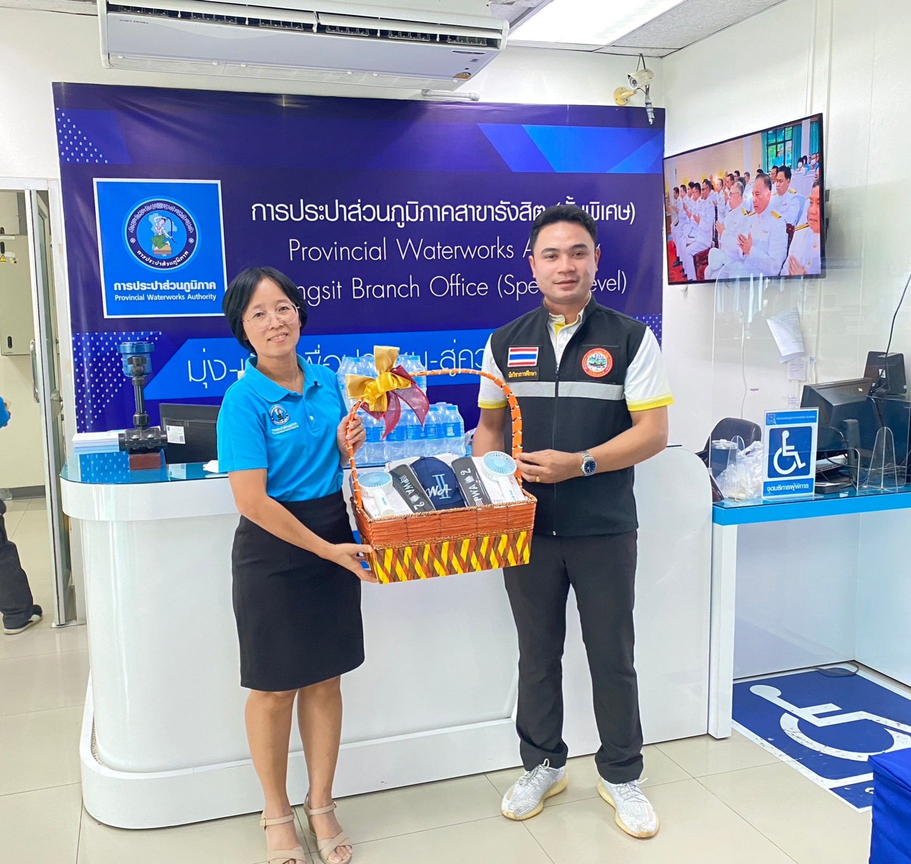 กปภ.สาขารังสิต(พ) สนับสนุนของที่ระลึก พร้อมน้ำดื่มบรรจุขวดตราสัญลักษณ์ กปภ. ให้แก่เทศบาลนครรังสิต เพื่อนำไปใช้จัดกิจกรรมวันเด็ก ประจำปี 2567
