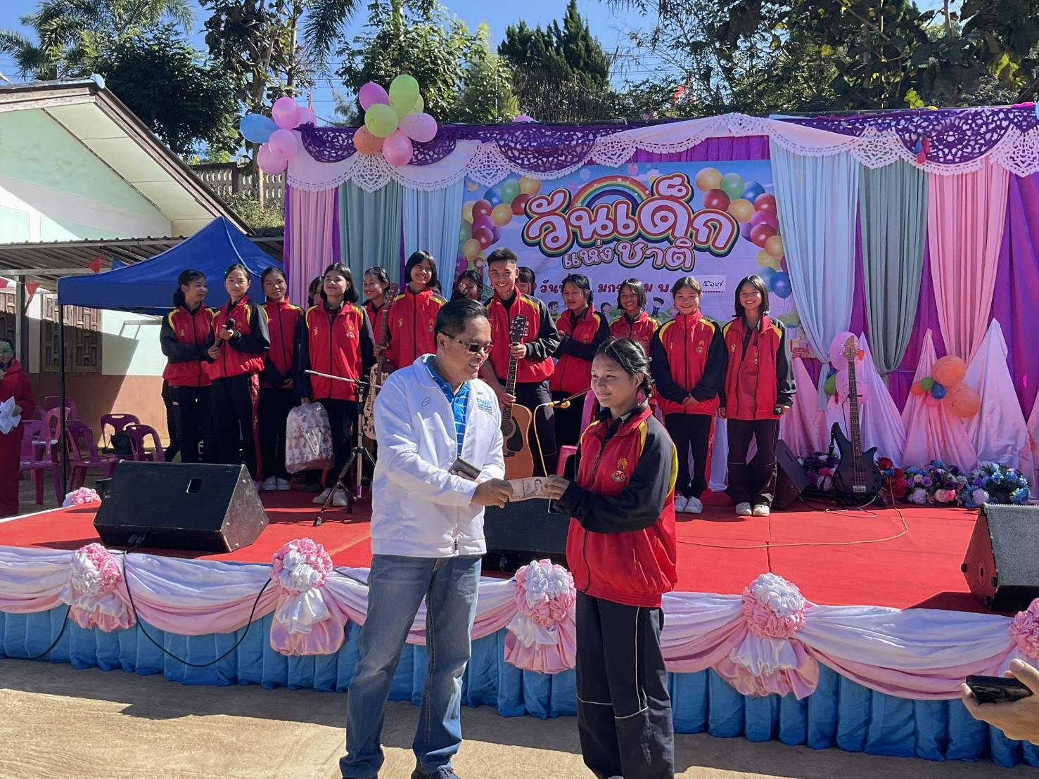 กปภ.สาขารังสิต(พ)ร่วมส่งเสริมสนับสนุนกิจกรรมเนื่องในงานวันเด็กแห่งชาติ ประจำปี 2567 ณ โรงเรียนบ้านแม่อมกิ ต.แม่วะหลวง อ.ท่าสองยาง จ.ตาก
