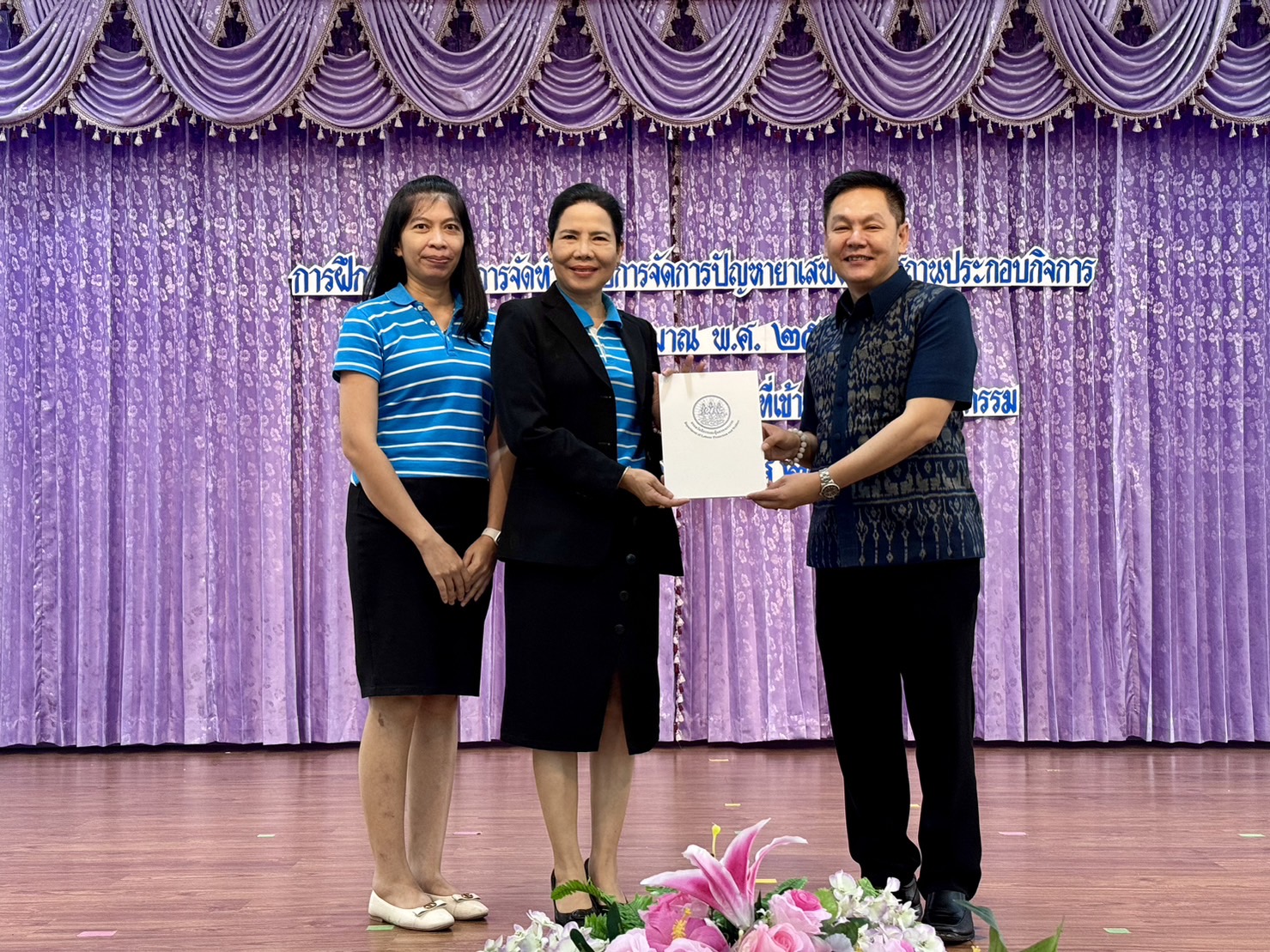 กปภ.สาขาสามพราน เข้ารับเกียรติบัตร โครงการโรงงานสีขาว ระดับ1 ประจำปี 2566