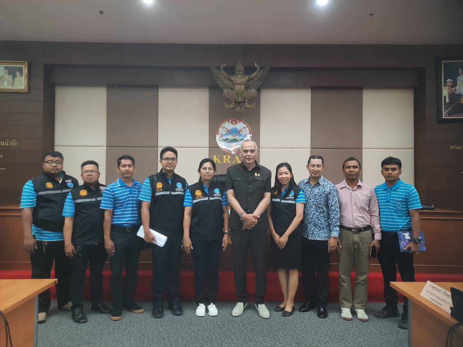 การประปาส่วนภูมิภาคสาขากระบี่ เข้าร่วมประชุมและสนับสนุนน้ำดื่มบรรจุขวดตราสัญลักษณ์ กปภ.จำนวน 2,400 ขวด ต้อนรับรัฐมนตรีช่วยว่าการกระทรวงมหาดไทย ท่านชาดา ไทยเศรษฐ์ ในการลงพื้นที่ปฏิบัติภารกิจพื้นที่จังหวัดกระบี่