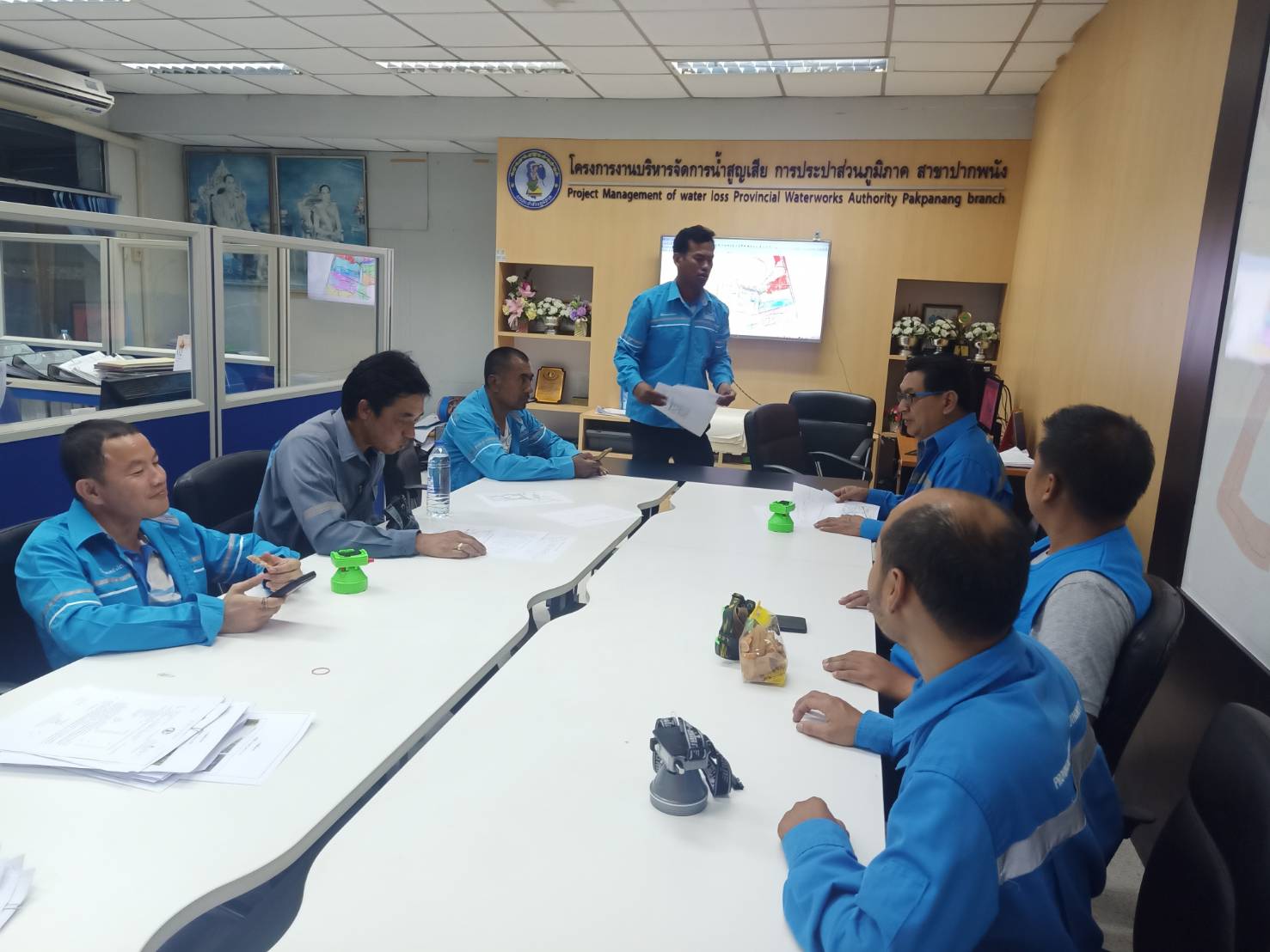 กปภ.สาขาปากพนัง ลงพื้นที่เดินสำรวจหาท่อแตก/ท่อรั่ว จากการทำ step test ตามแผนลดน้ำสูญเสีย บริเวณพื้นที่ตำบลปากพนังฝั่งตะวันตก ตำบลคลองน้อย ตำบลคลองกระบือ อำเภอปากพนัง จังหวัดนครศรีธรรมราช