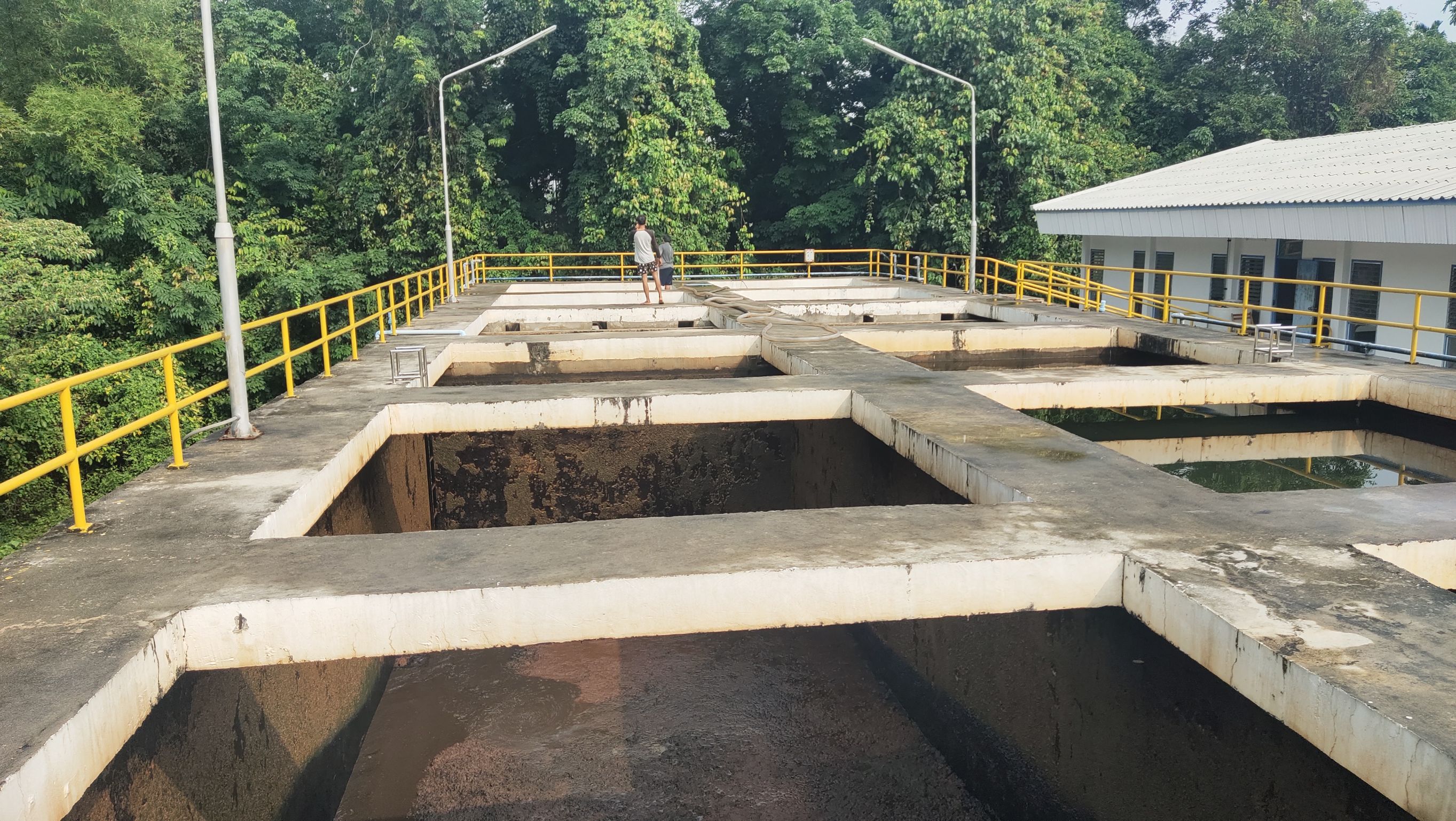 การประปาส่วนภูมิภาคสาขาตราด ดำเนินการล้างระบบผลิต ณ. สถานีผลิตน้ำลายคลอง1,สถานีผลิตน้ำ.เขาสมิง -แสนตุ้ง ตามแผนประจำเดือน
