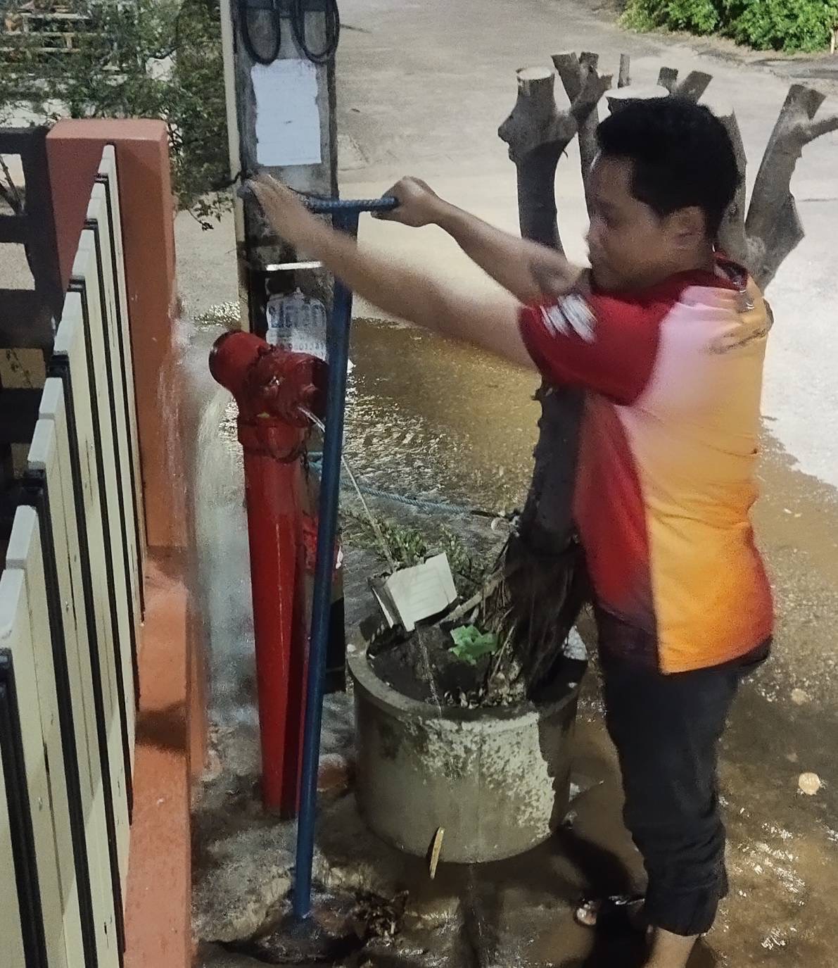 กปภ.สาขากำแพงเพชร ส่งทีมระบายตะกอนเพื่อคุณภาพน้ำสะอาด