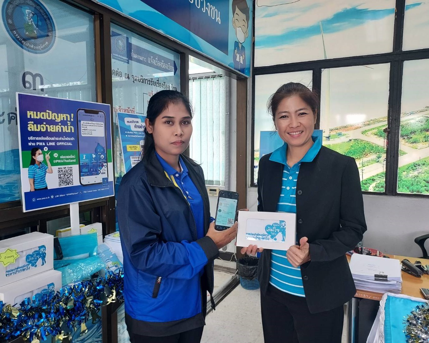 กปภ.สาขาปากพนัง ให้บริการและแนะนำการชำระค่าน้ำผ่าน PWA Line Official " สะดวก รวดเร็ว และทั่วถึง" เพราะทุกคำตอบอยู่ใน PWA Line Official"