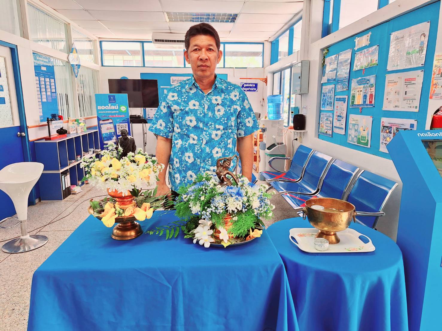 กปภ.สาขากาญจนดิษฐ์ ภายใต้การบริหารงานโดย นายสุรพงศ์ สมหวัง ผู้จัดการ กปภ.สาขากาญจนดิษฐ์พร้อมด้วยหัวหน้างาน พนักงานและลูกจ้างในสังกัด พร้อมจัดเตรียมสถานที่เชิญชวนให้ผู้ใช้น้ำ ร่วมสรงน้ำพระพุทธรูปและพระแม่ธรณีวิสุทธิสรรพสักขีบารมีธำรงชล เพื่อเป็นสิริมงคลในเทศกาลวันขึ้นปีใหม่ไทย