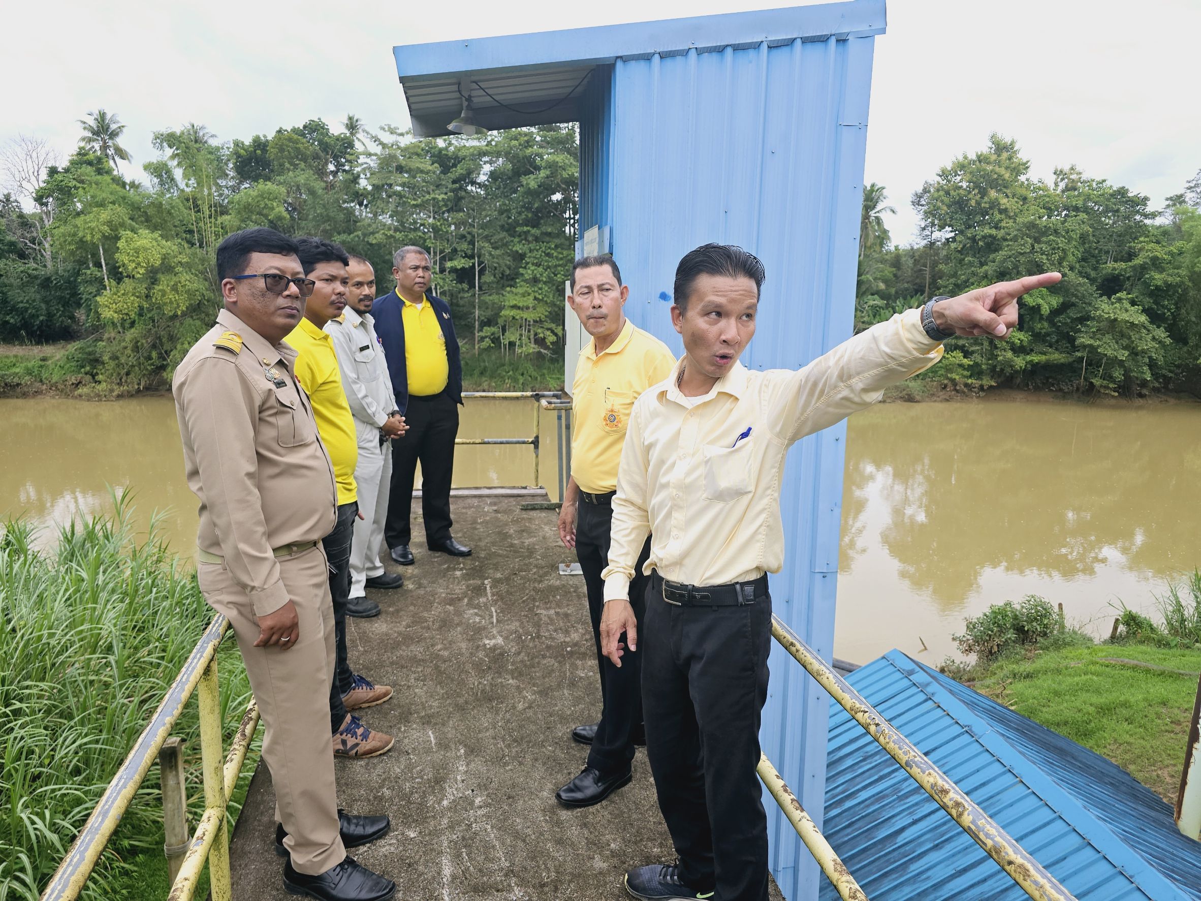 กปภ.สาขาบ้านตาขุน ให้การต้อนรับ นายวิทยา สามสุวรรณ ผอ.กปภ.เขต.4 พร้อมด้วย นายไกรสร มะหะหมัด ผช.กปภ.ข.4 ตรวจเยี่ยมการประปาส่วนภูมิภาคสาขาบ้านตาขุน