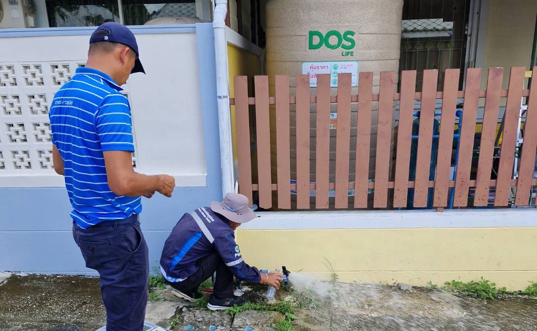 กปภ.สาขาภูเก็ต นำทีมลงพื้นที่ บริเวณหมู่บ้านพร้อมพันธ์ ป่าคลอก หมู่ 1 ต.ป่าคลอก อ.ถลาง จ.ภูเก็ต ดำเนินการตรวจวัดแรงดัน