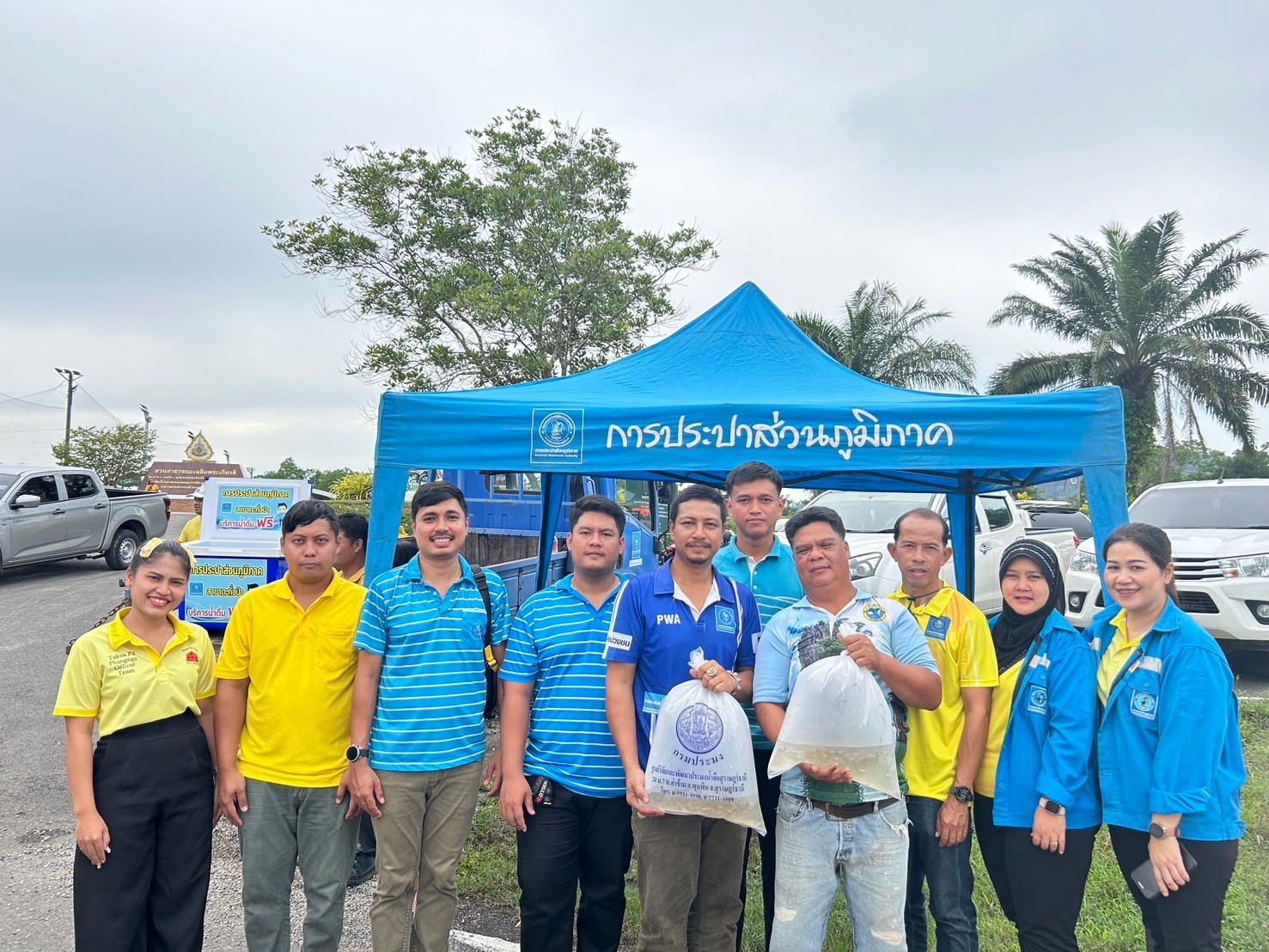 กปภ.สาขาตะกั่วป่า สนับสนุนน้ำดื่มบรรจุขวดตราสัญลักษณ์ กปภ. ให้กับสำนักงานประมงอำเภอตะกัวป่า ภายใต้โครงการกปภ.ปันน้ำใจ (PWA Care)