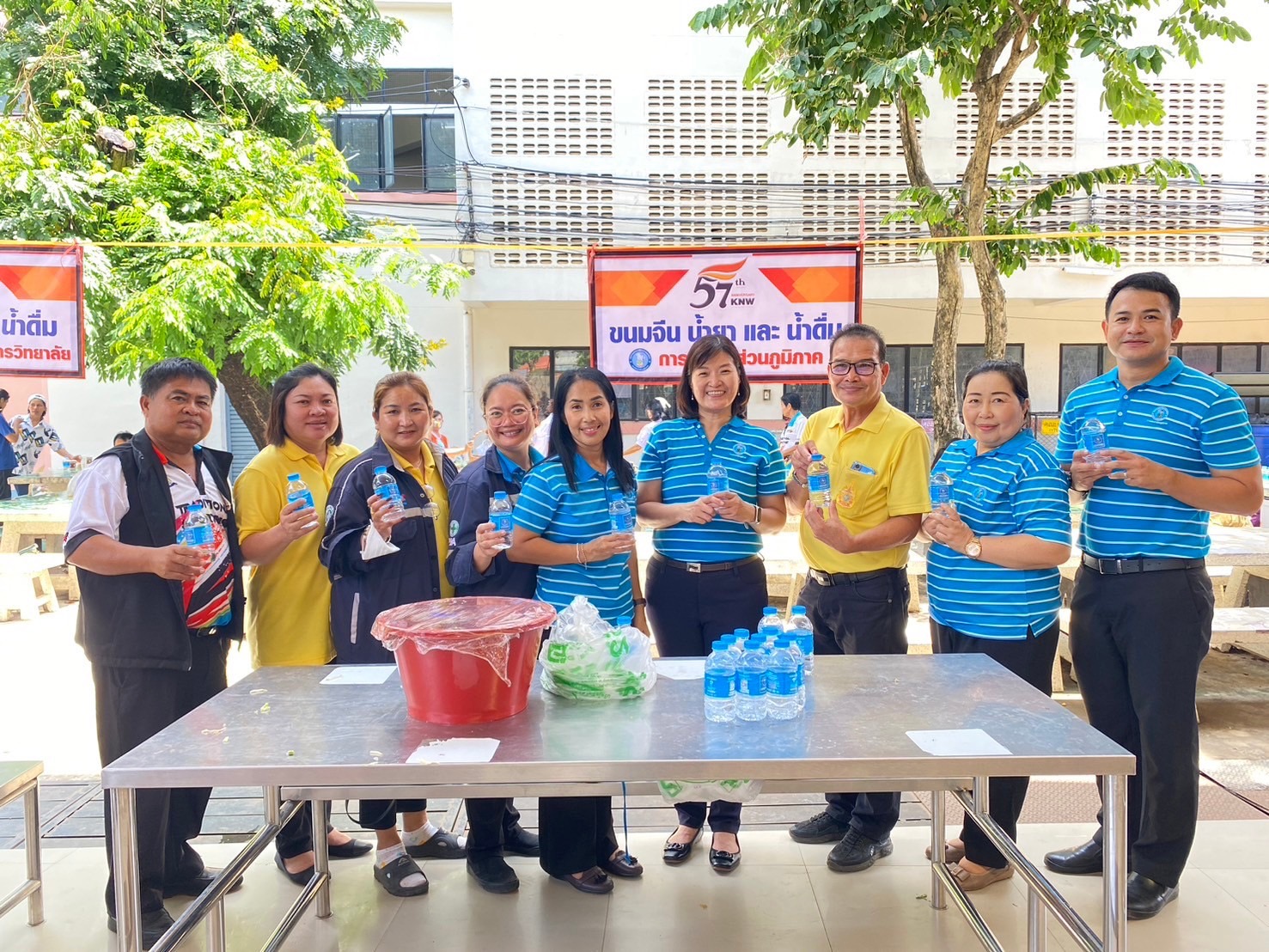 กปภ.สาขาขอนแก่น (พ) ร่วมกิจกรรมโรงทาน ในงานวันสถาปนาโรงเรียนแก่นนครวิทยาลัย 57 ปี พร้อมสนับสนุนน้ำดื่มบรรจุขวดตราสัญลักษณ์ กปภ. 1,000 ขวด