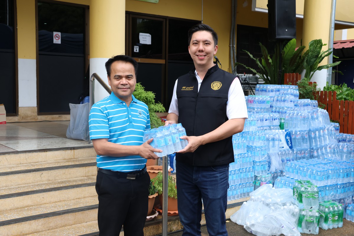 การประปาส่วนภูมิภาคเขต 9 สนับสนุนน้ำดื่ม 600 ขวดให้กับเทศบาลนครเชียงใหม่ เพื่อช่วยเหลือผู้ประสบภัยน้ำท่วมในพื้นที่อำเภอเมืองเชียงใหม่