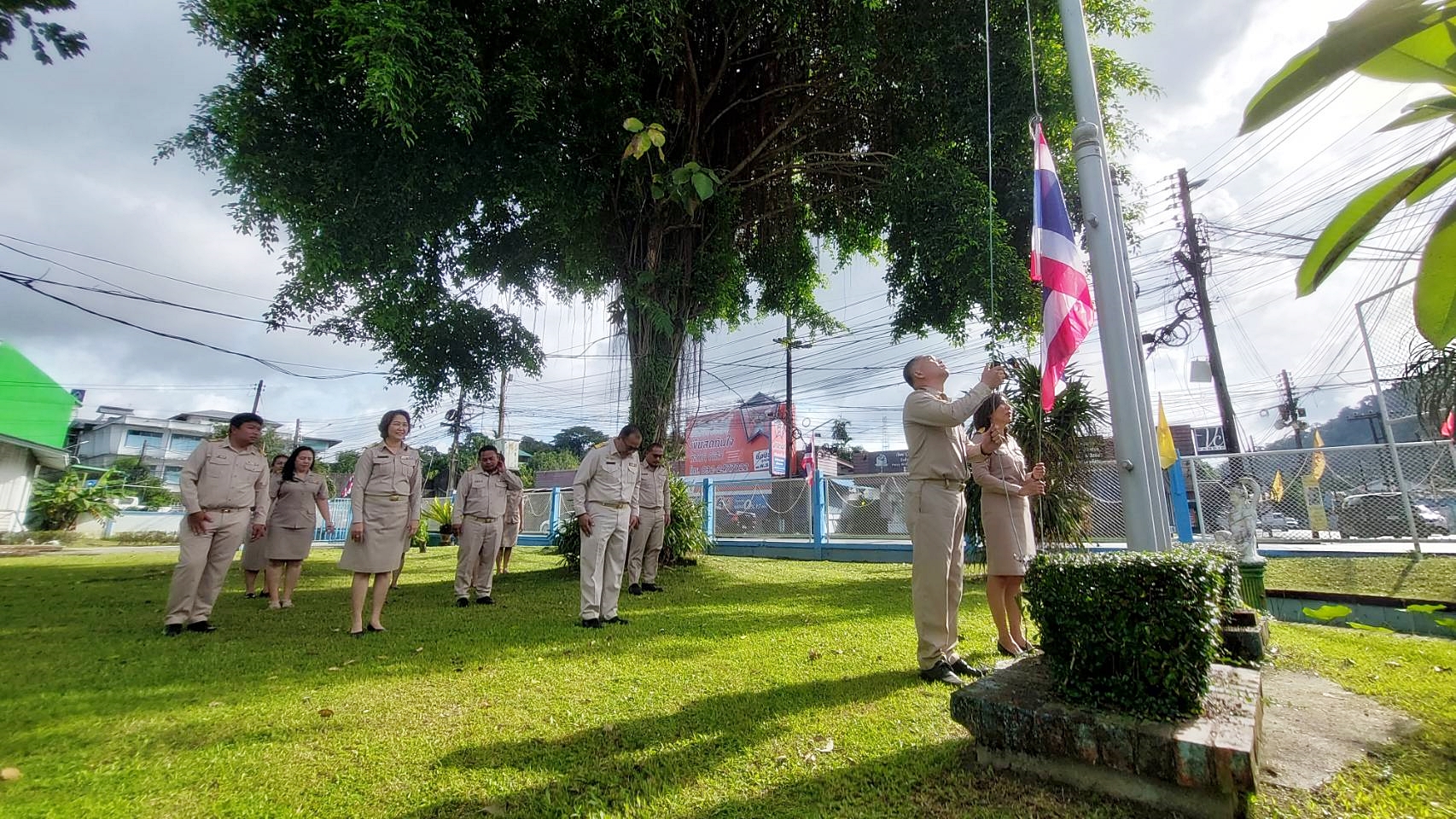กปภ.สาขาระนอง ร่วมจัดกิจกรรมเคารพธงชาติและร้องเพลงชาติไทย เนื่องในวันพระราชทานธงชาติไทย