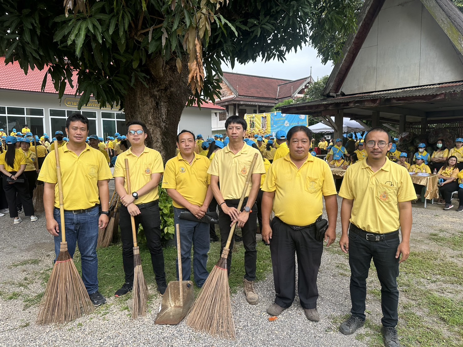กปภ.สาขาลำปางร่วมกิจกรรมจิตอาสาพัฒนา เข้าร่วมกิจกรรมจิตอาสาพัฒนาเนื่องในวันคล้ายวันพระบรมราชสมภพ พระบาทสมเด็จพระปรเมนทรรามาธิบดีศรีสินทรมหามงกุฏ พระจอมเกล้าเจ้าอยู่หัว