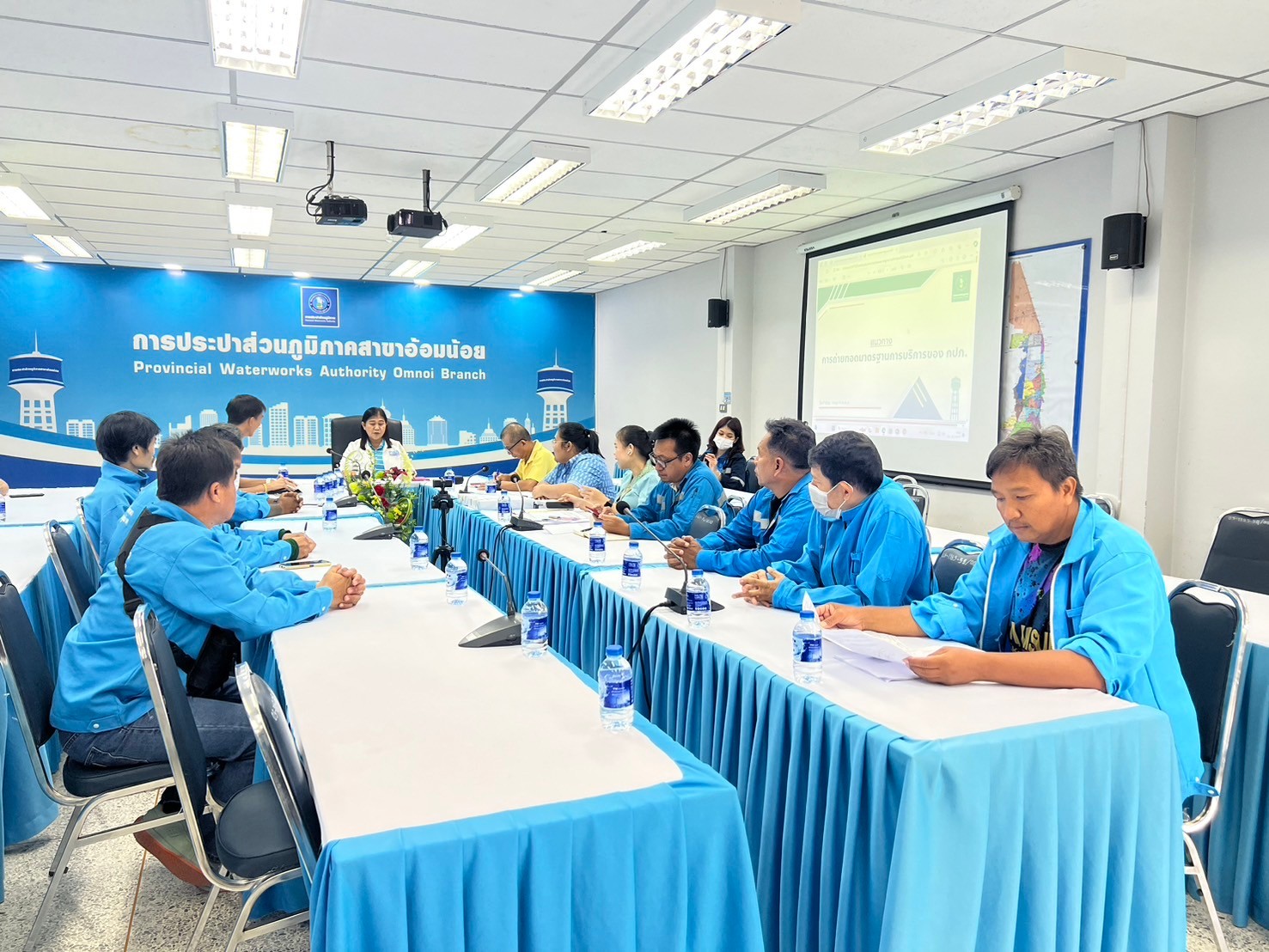 กปภ.สาขาอ้อมน้อย ประชุมร่วมกับเจ้าหน้าที่อ่านมาตร กปภ.
