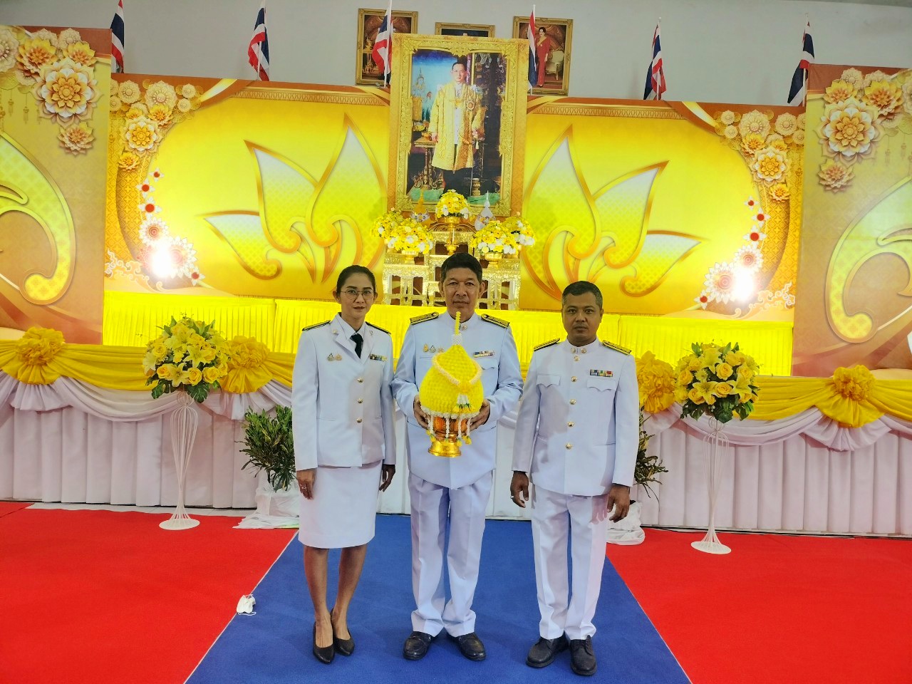 การประปาส่วนภูมิภาคสาขากาญจนดิษฐ์ โดย นายสุรพงศ์ สมหวัง ผู้จัดการการประปาส่วนภูมิภาคสาขากาญจนดิษฐ์ พร้อมด้วยหัวหน้างาน เข้าร่วมกิจกรรมเนื่องในวันคล้ายวันพระบรมราชสมภพพระบาทสมเด็จพระบรมชนกาธิเบศร มหาภูมิพลอดุลยเดชมหาราช บรมนาถบพิตร วันชาติ และวันพ่อแห่งชาติ 5 ธันวาคม 2567