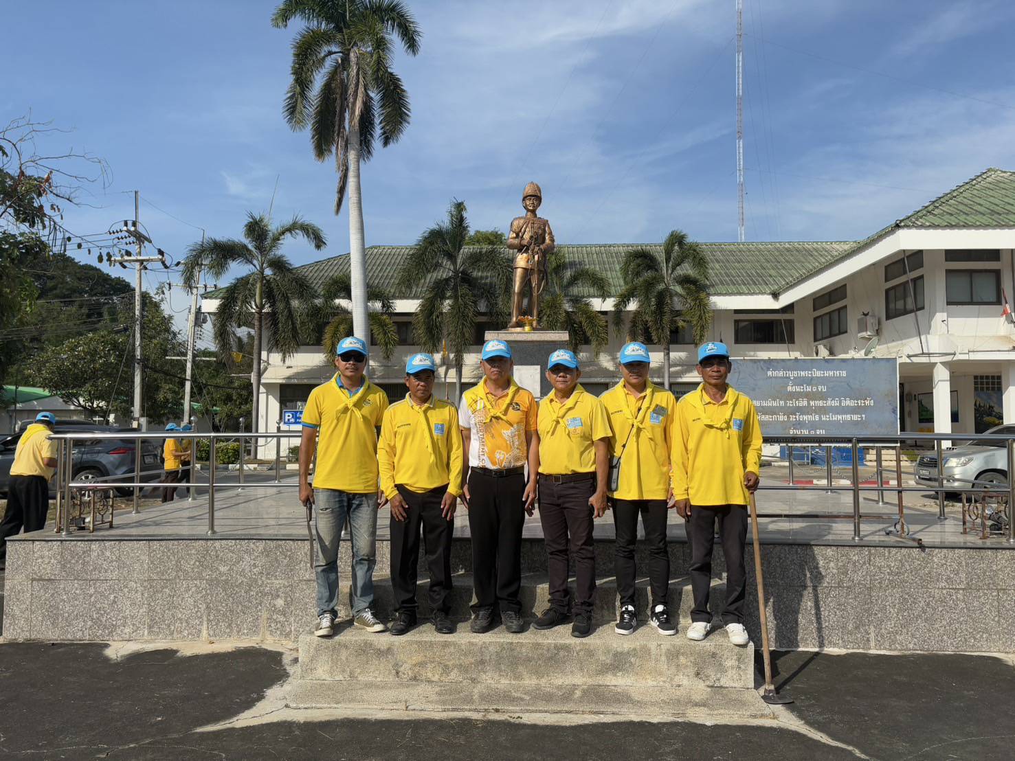กปภ.สาขาเลาขวัญ เข้าร่วมกิจกรรมจิตอาสาปรับปรุงภูมิทัศน์ เนื่องในวันคล้ายวันพระบรมราชสมภพพระบาทสมเด็จพระบรมชนกาธิเบศร มหาภูมิพลอดุลยเดชมหาราช บรมนาถบพิตร วันชาติ และวันพ่อแห่งชาติ วันที่ 5 ธันวาคม 2567