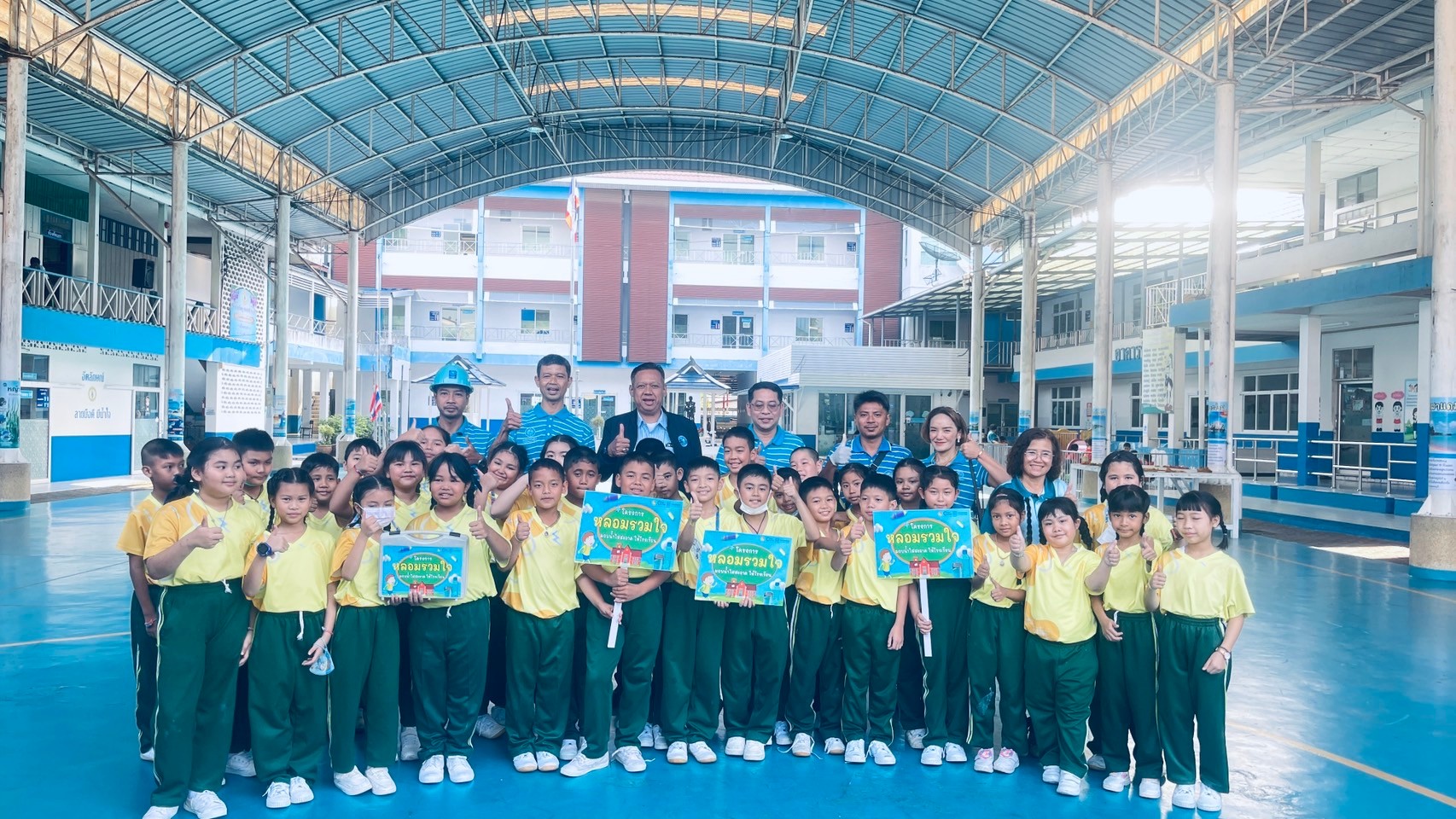 กปภ.สาขาชุมพร จัดกิจกรรมโครงการ หลอมรวมใจ มอบน้ำใสสะอาดให้โรงเรียน