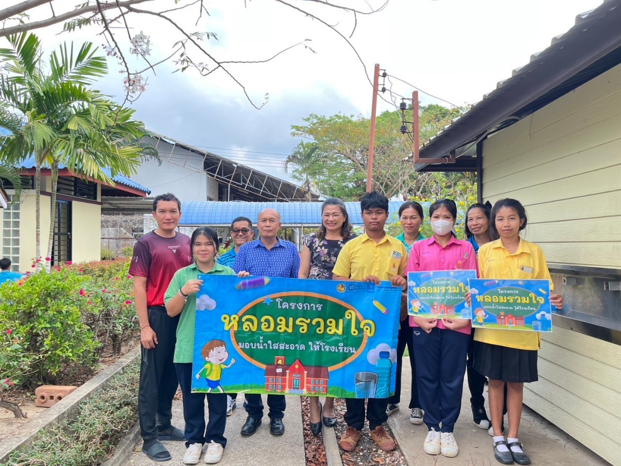 กปภ.สาขาตราดร่วมกับ งานควบคุมคุณภาพน้ำ 2 (LAB CLUSTER จันทบุรี) กปภ.ข.1ตรวจสอบคุณภาพน้ำในโรงเรียน สานต่อ โครงการ หลอมรวมใจ มอบน้ำใสสะอาดให้โรงเรียน" ระยะที่ 2 ปีงบประมาณ 2568