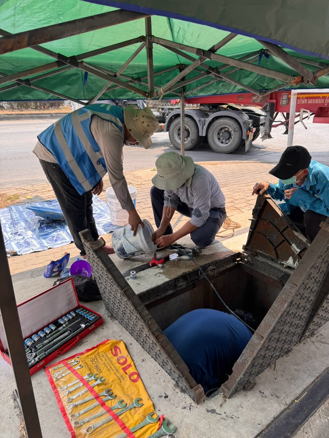 กปภ.สาขาอ้อมน้อย ถอดล้างหัว PRV ขนาด 200 มม. เพิ่มประสิทธิภาพการจ่ายน้ำและควบคุมแรงดัน
